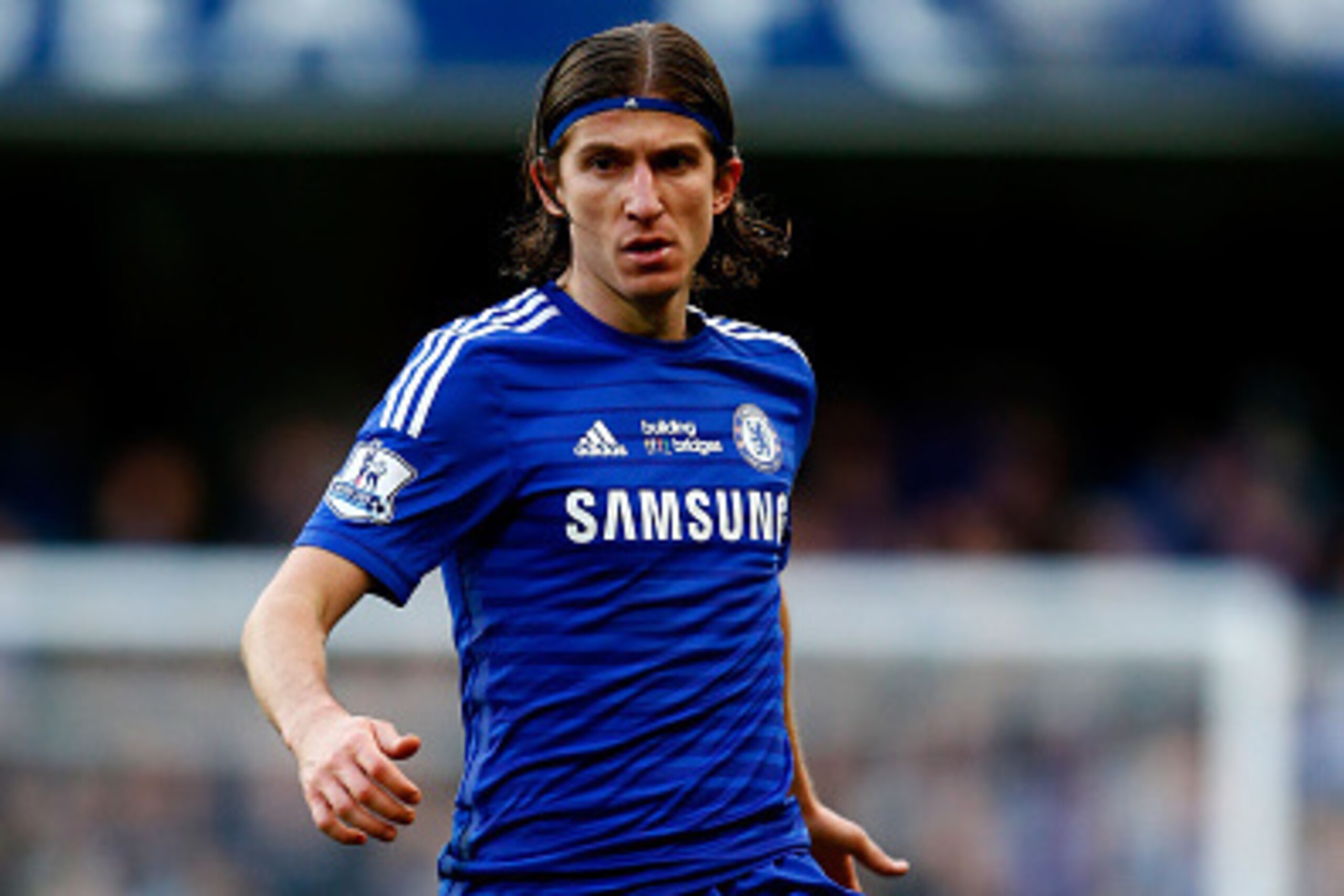 LONDON, ENGLAND - FEBRUARY 21:  Filipe Luis of Chelsea passes the ball during the Barclays Premier League match between Chelsea and Burnley at Stamford Bridge on February 21, 2015 in London, England.  (Photo by Julian Finney/Getty Images)