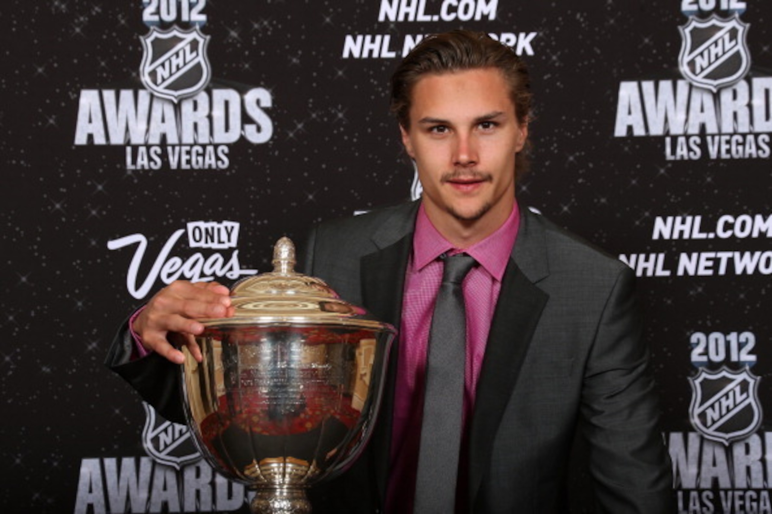 LAS VEGAS, NV - JUNE 20:  Erik Karlsson of the Ottawa Senators poses after winning the James Norris Memorial Trophy during the 2012 NHL Awards at the Encore Theater at the Wynn Las Vegas on June 20, 2012 in Las Vegas, Nevada.  (Photo by Bruce Bennett/Gett