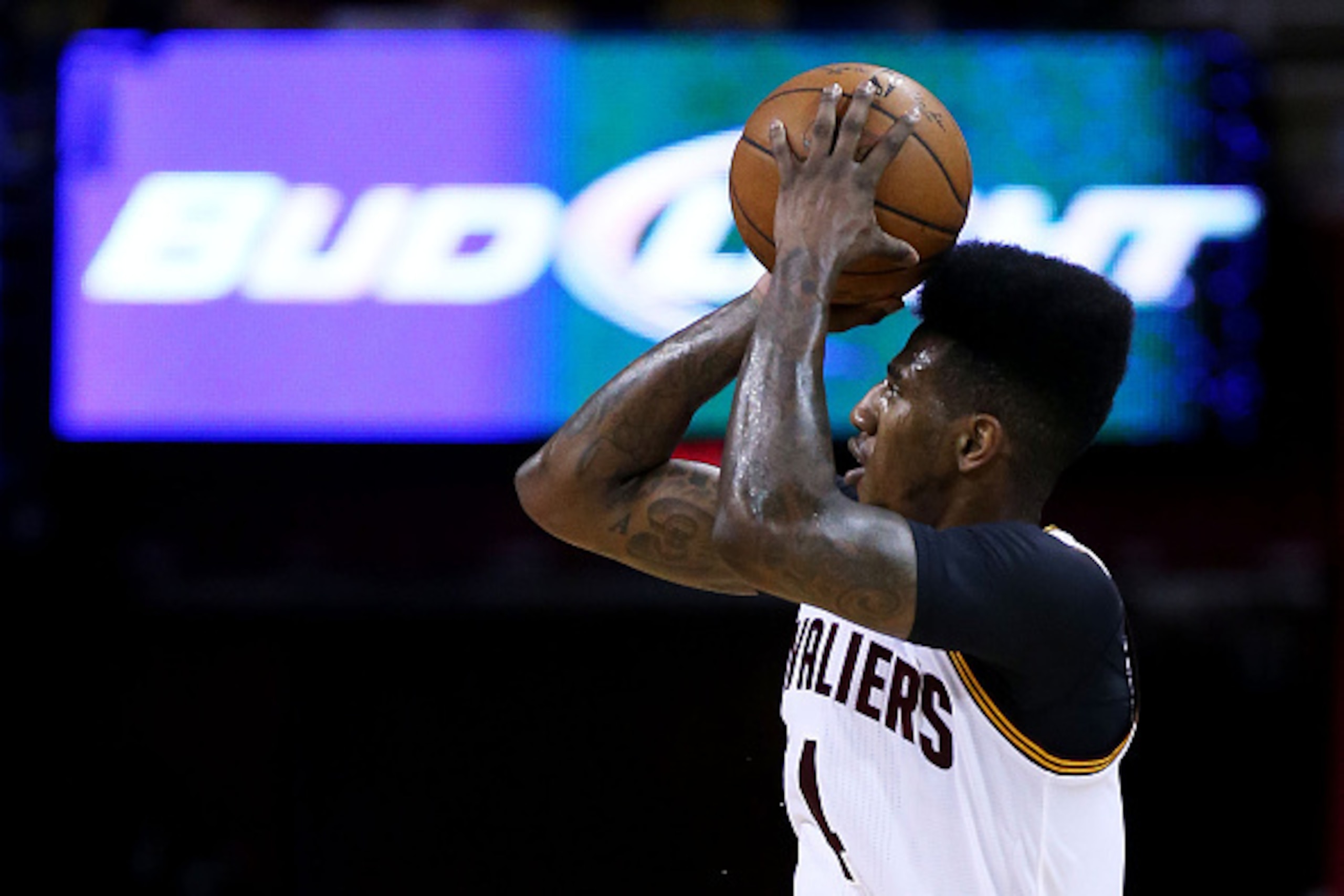 CLEVELAND, OH - JUNE 16:  Iman Shumpert #4 of the Cleveland Cavaliers shoots against the Golden State Warriors in the second quarter during Game Six of the 2015 NBA Finals at Quicken Loans Arena on June 16, 2015 in Cleveland, Ohio. NOTE TO USER: User expr