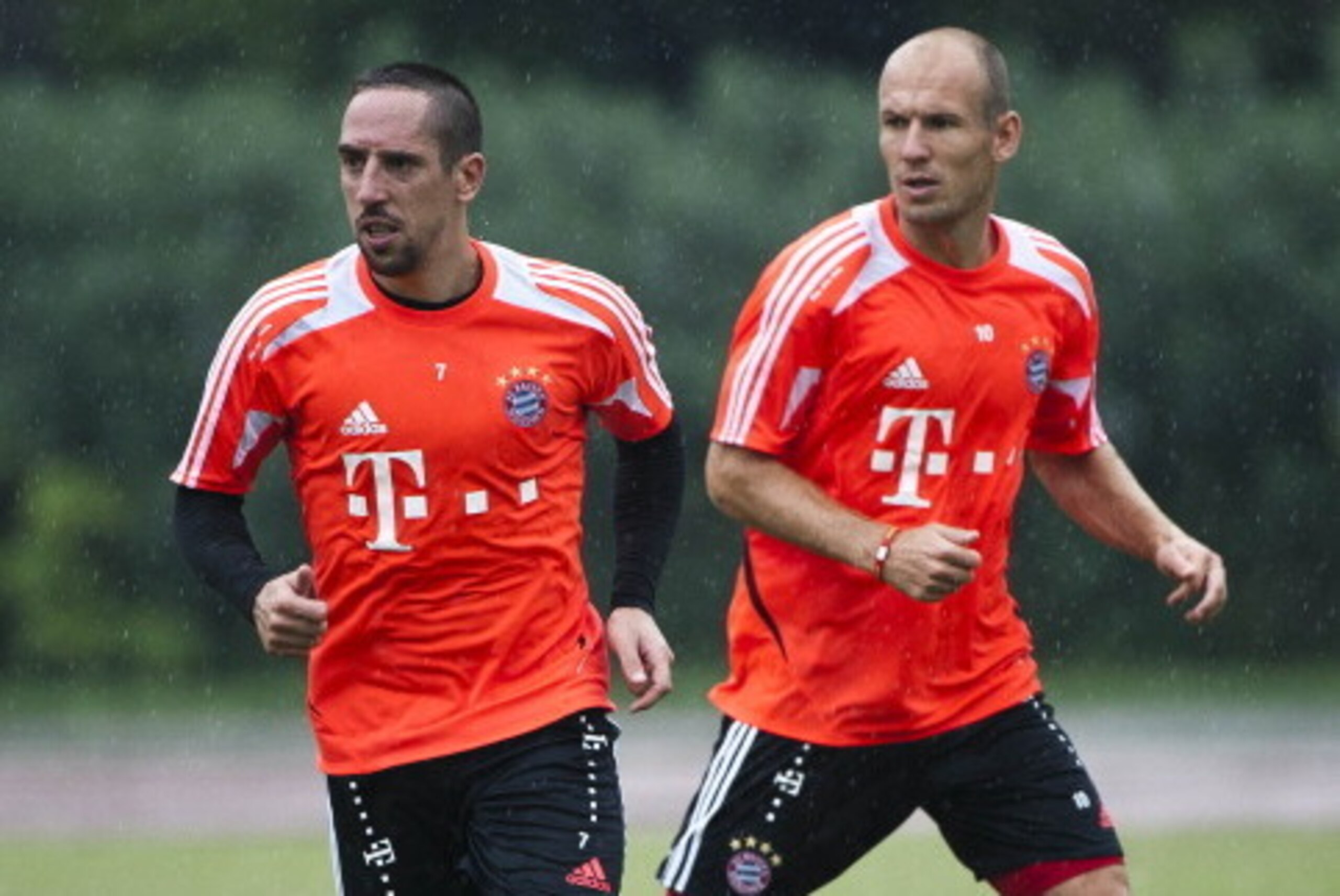 GUANGZHOU, CHINA - JULY 26:  Arjen Robben (R) and Franck Ribery of Bayern Muenchen in action during a training session ahead the friendly match against VfL Wolfsburg as part of the Audi Football Summit 2012 on July 26, 2012 at the Tianhe Sports Stadium in