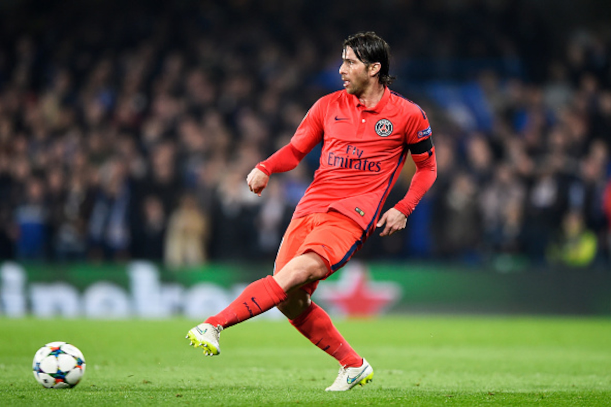 LONDON, ENGLAND - MARCH 11:  Maxwell of PSG passes the ball during the UEFA Champions League Round of 16, second leg match between Chelsea and Paris Saint-Germain at Stamford Bridge on March 11, 2015 in London, England.  (Photo by Mike Hewitt/Getty Images