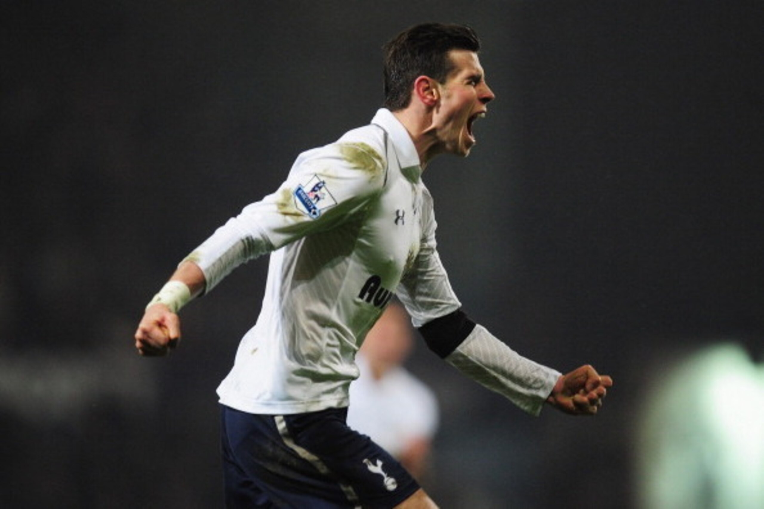 LONDON, ENGLAND - FEBRUARY 25:  Gareth Bale of Tottenham Hotspur celebrates scoring the winning goal during the Barclays Premier League match between West Ham United and Tottenham Hotspur at the Boleyn Ground on February 25, 2013 in London, England.  (Pho