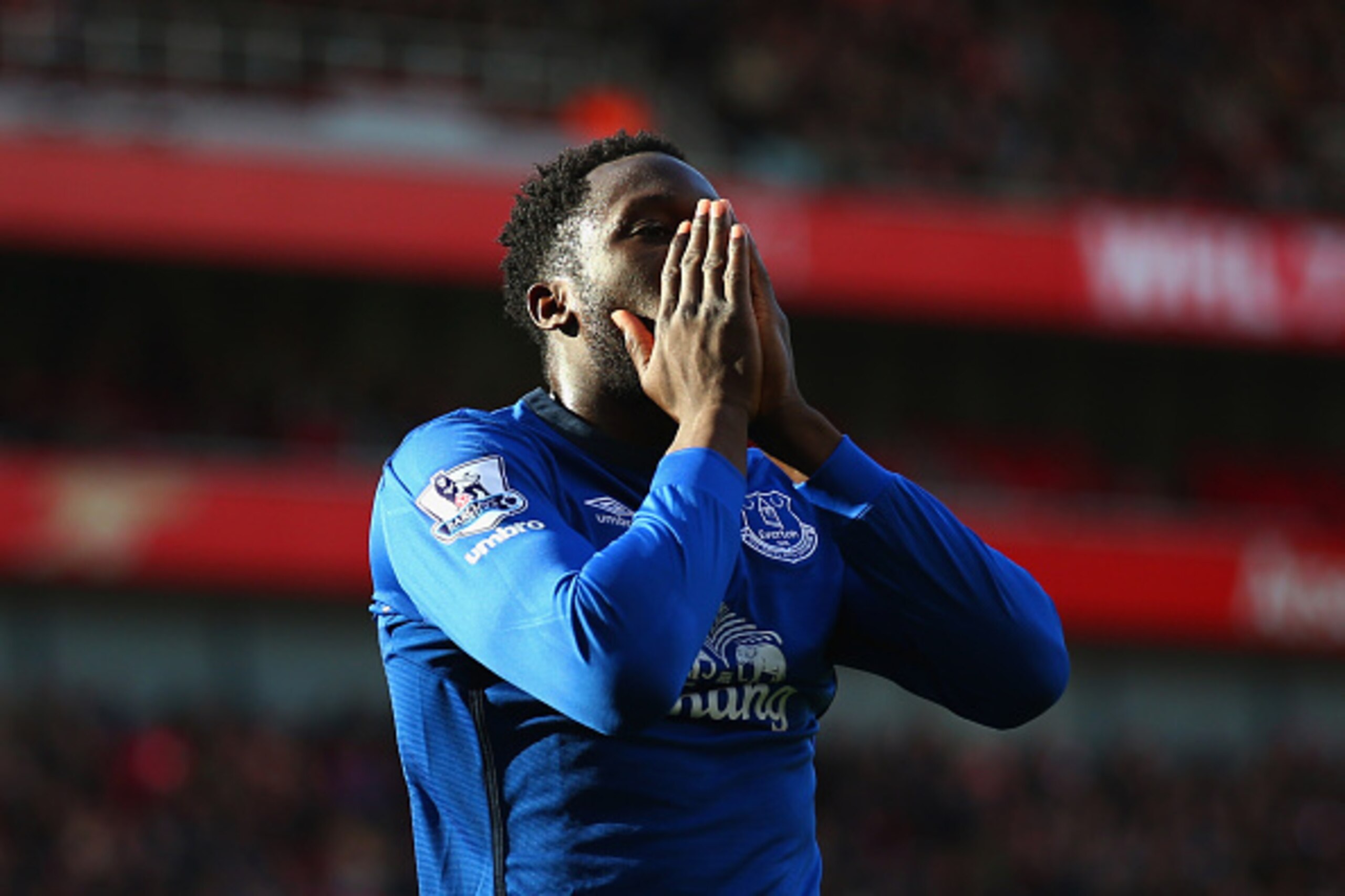LONDON, ENGLAND - MARCH 01:  Romelu Lukaku of Everton reacts after a missed chance during the Barclays Premier League match between Arsenal and Everton at Emirates Stadium on March 1, 2015 in London, England.  (Photo by Paul Gilham/Getty Images)