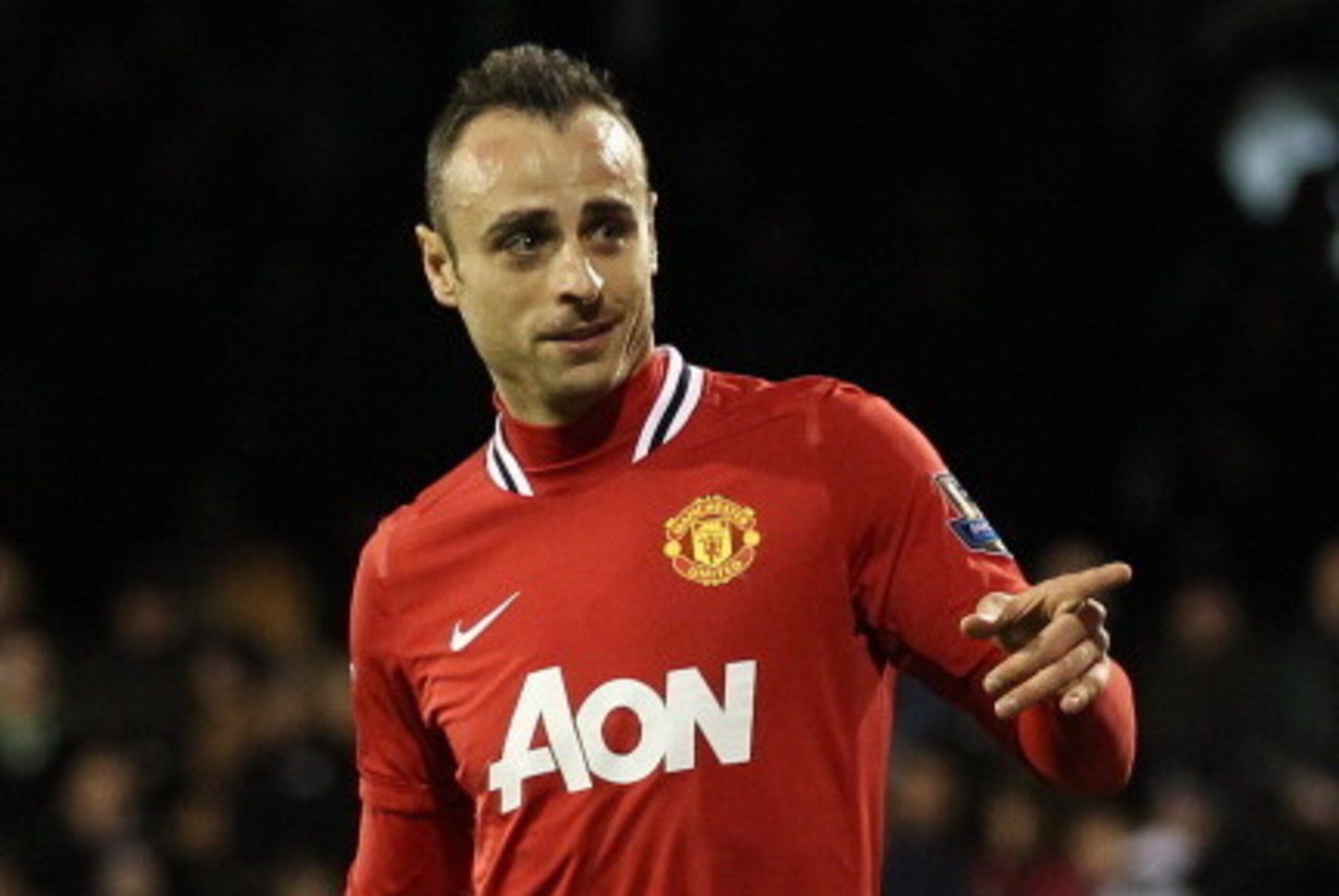 LONDON, ENGLAND - DECEMBER 21: Dimitar Berbatov of Manchester United celebrates his team's fifth goal during the Barclays Premier League match between Fulham and Manchester United at Craven Cottage on December 21, 2011 in London, England. (Photo by Cliv LONDON, ENGLAND - DECEMBER 21: Dimitar Berbatov of Manchester United celebrates his team's fifth goal during the Barclays Premier League match between Fulham and Manchester United at Craven Cottage on December 21, 2011 in London, England. (Photo by Cliv