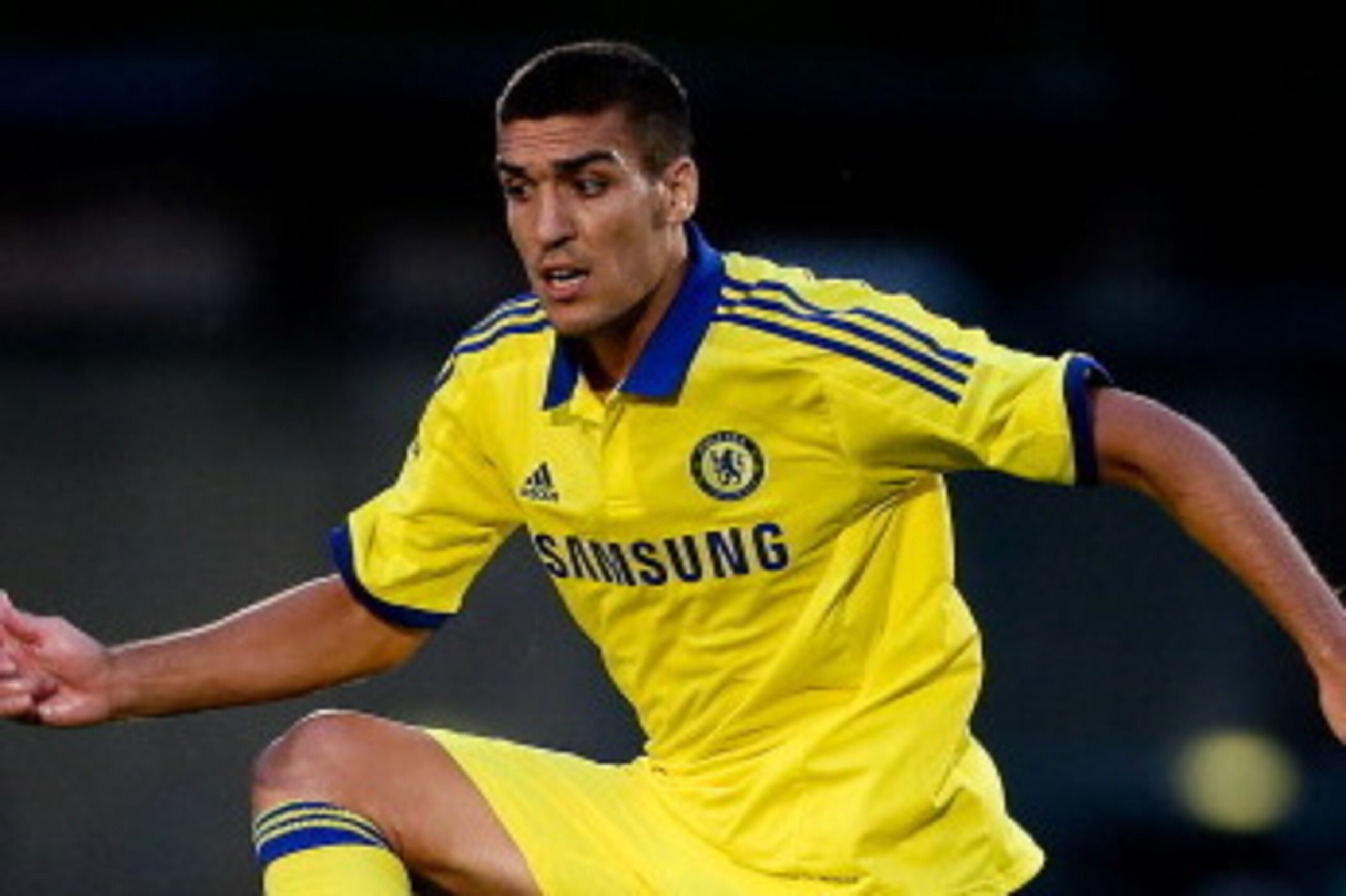 HIGH WYCOMBE, ENGLAND - JULY 16:  Oriol Romeu of Chelsea in action duing the pre season friendly match between Wycombe Wanderers and Chelsea at Adams Park on July 16, 2014 in High Wycombe, England.  (Photo by Ben Hoskins/Getty Images)