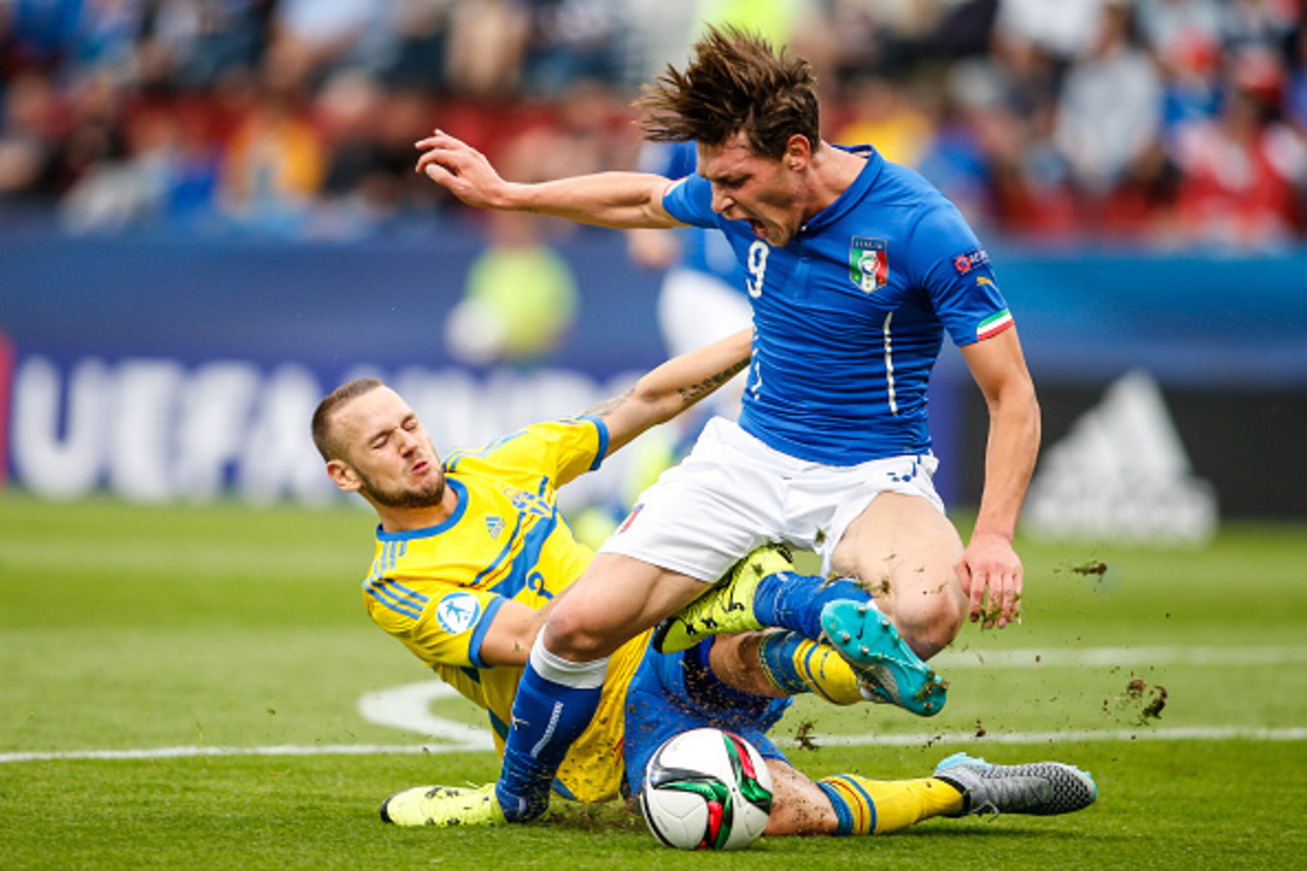 OLOMOUC, CZECH REPUBLIC - JUNE 18:  Alexander Milosevic of Sweden (L) tackles Andrea Belotti of Italy during the UEFA Under21 European Championship between Italy and Sweden at Andruv Stadium on June 18, 2015 in Olomouc, Czech Republic.  (Photo by Christia