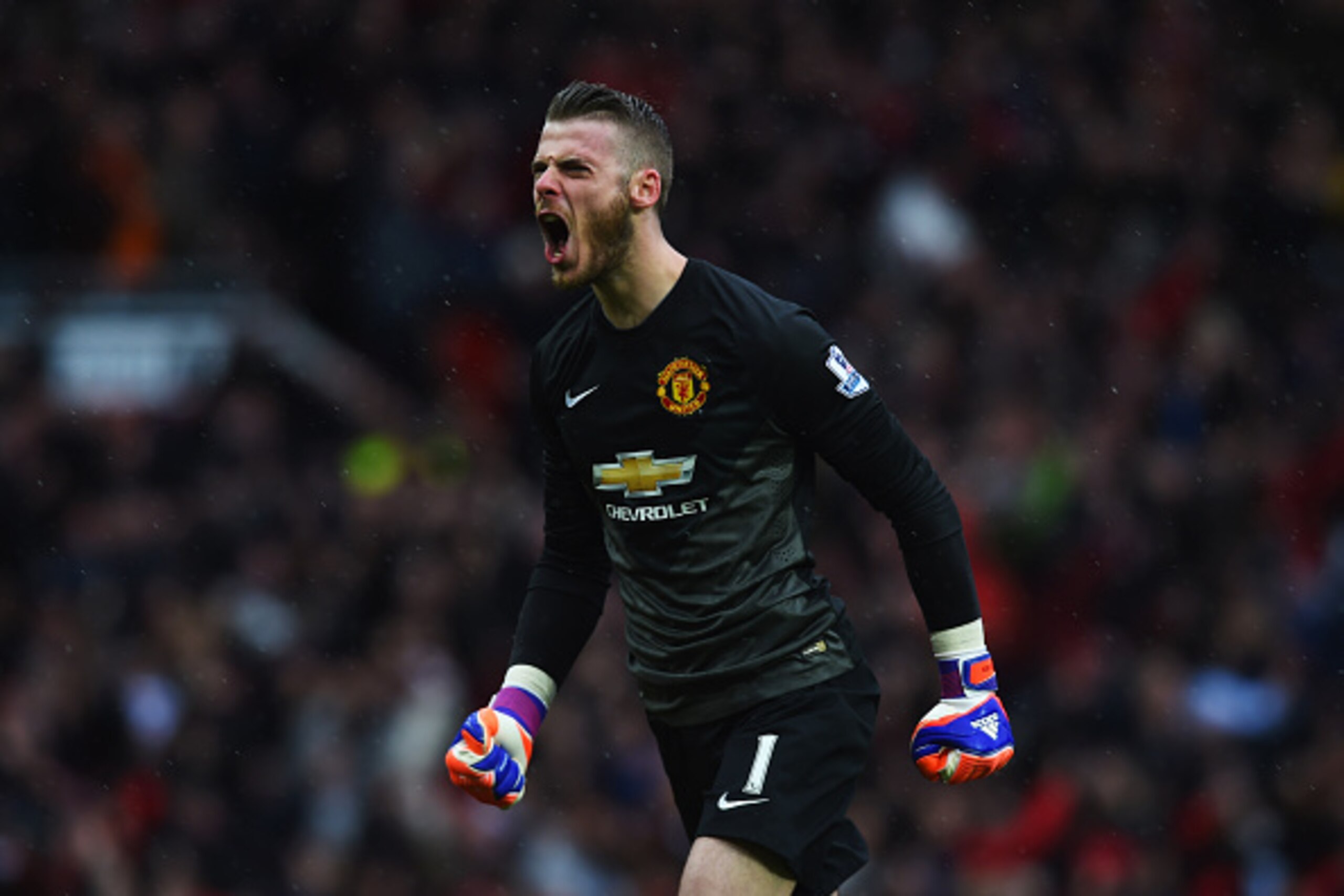 MANCHESTER, ENGLAND - APRIL 12: David De Gea of Manchester United celebrates during the Barclays Premier League match between Manchester United and Manchester City at Old Trafford on April 12, 2015 in Manchester, England. (Photo by Michael Regan/Getty I MANCHESTER, ENGLAND - APRIL 12: David De Gea of Manchester United celebrates during the Barclays Premier League match between Manchester United and Manchester City at Old Trafford on April 12, 2015 in Manchester, England. (Photo by Michael Regan/Getty I