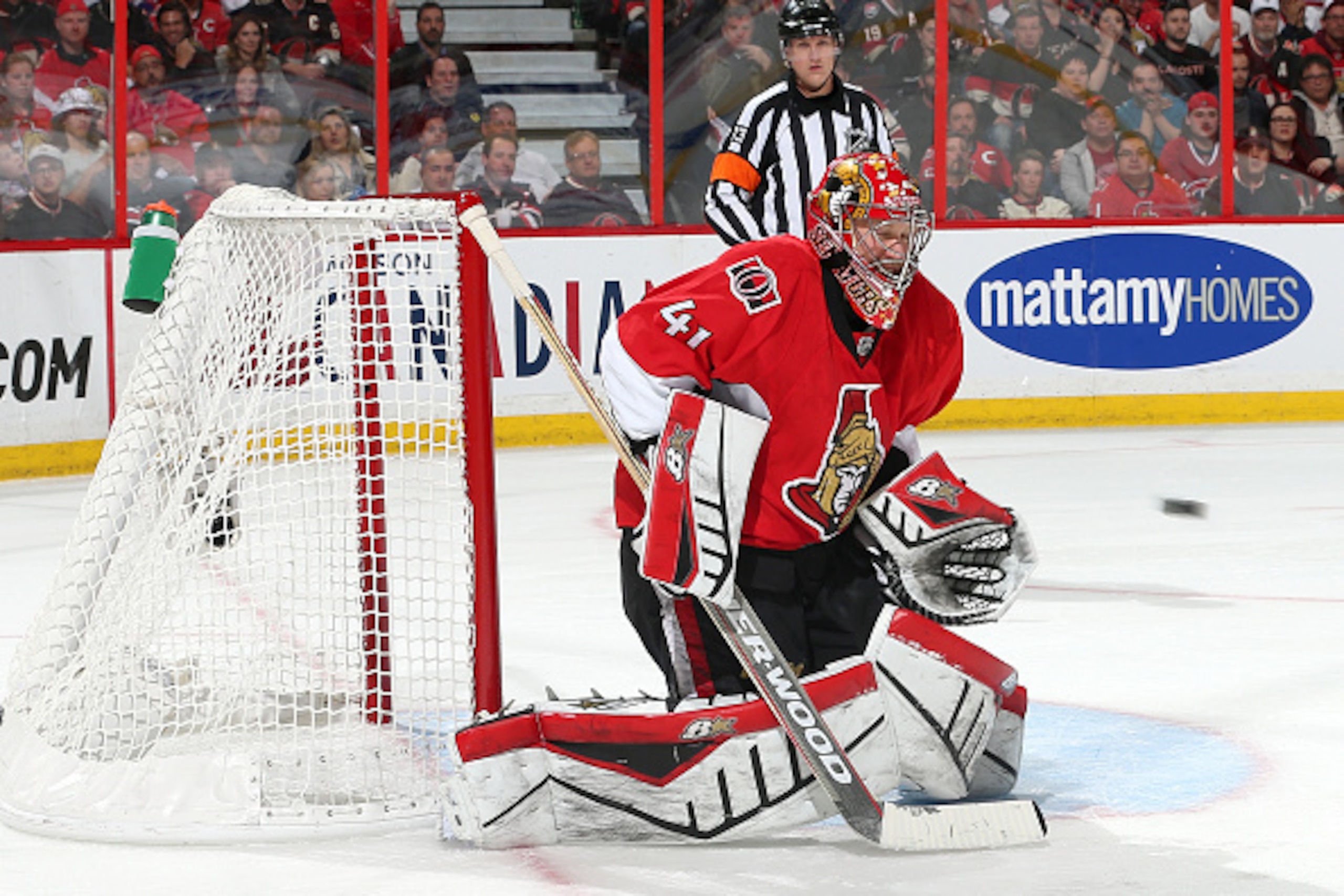 OTTAWA, ON - APRIL 26: Craig Anderson #41 of the Ottawa Senators makes a save against the Montreal Canadiens in Game Six of the Eastern Conference Quarterfinals during the 2015 NHL Stanley Cup Playoffs at Canadian Tire Centre on April 26, 2015 in Ottawa, 