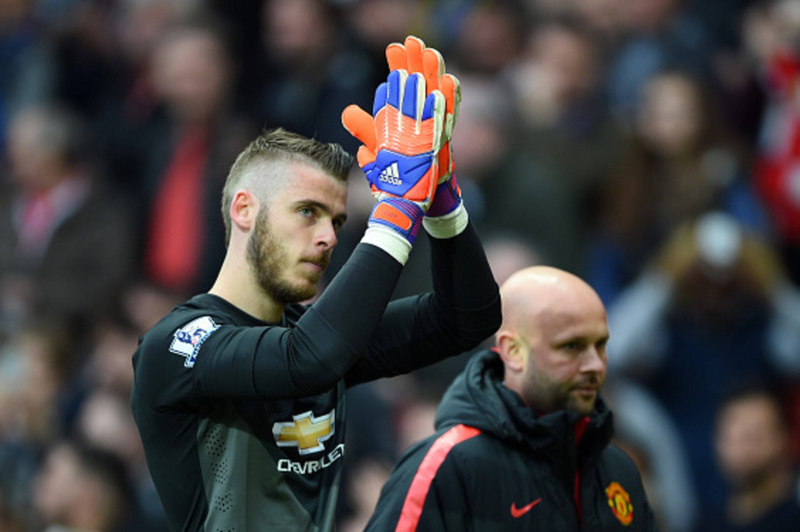 MANCHESTER, ENGLAND - MAY 17:  David De Gea of Manchester United applauds the crowd as he is substituted during the Barclays Premier League match between Manchester United and Arsenal at Old Trafford on May 17, 2015 in Manchester, England.  (Photo by Shau