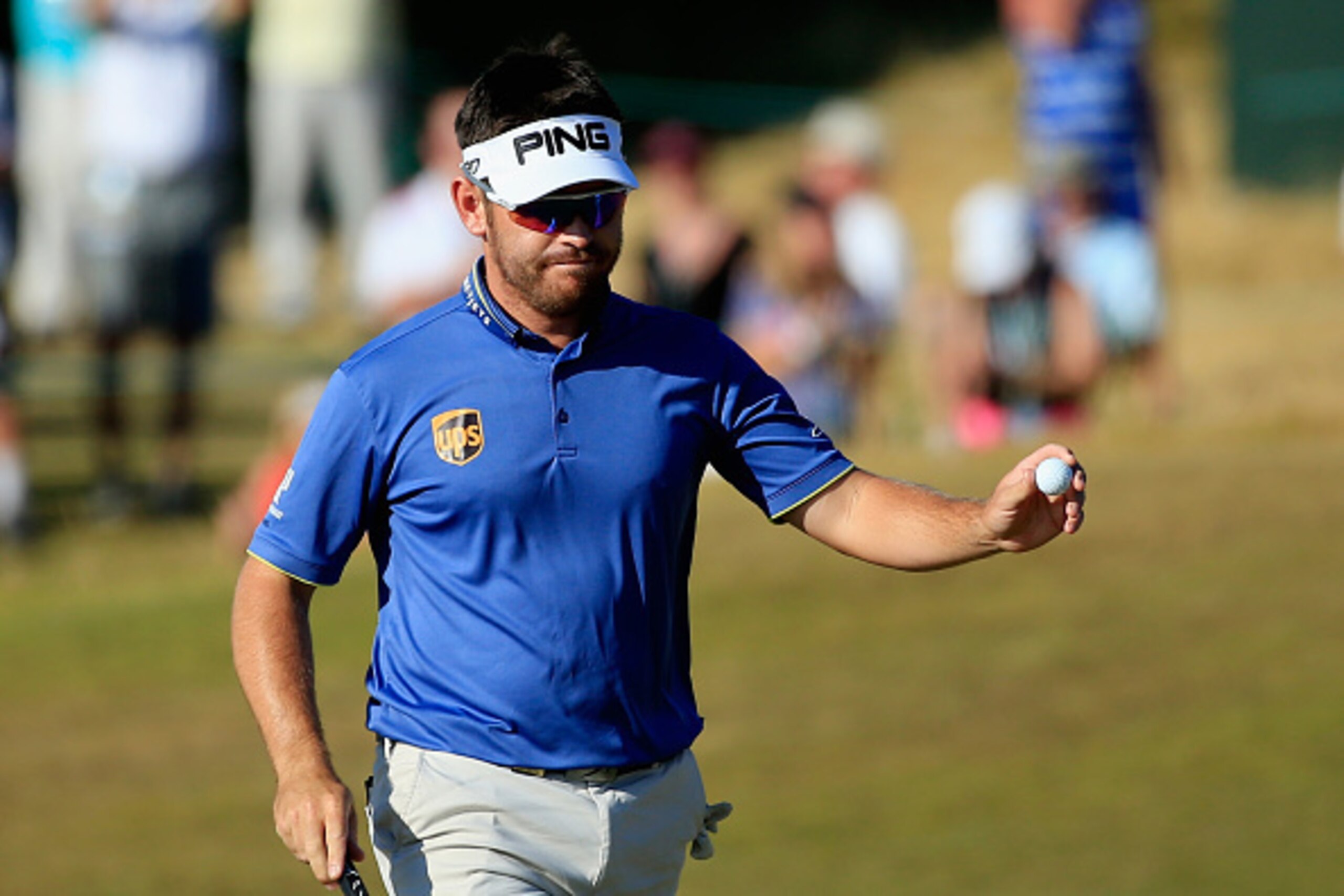 UNIVERSITY PLACE, WA - JUNE 21:  Louis Oosthuizen of South Africa waves on the 17th green during the final round of the 115th U.S. Open Championship at Chambers Bay on June 21, 2015 in University Place, Washington.  (Photo by David Cannon/Getty Images)