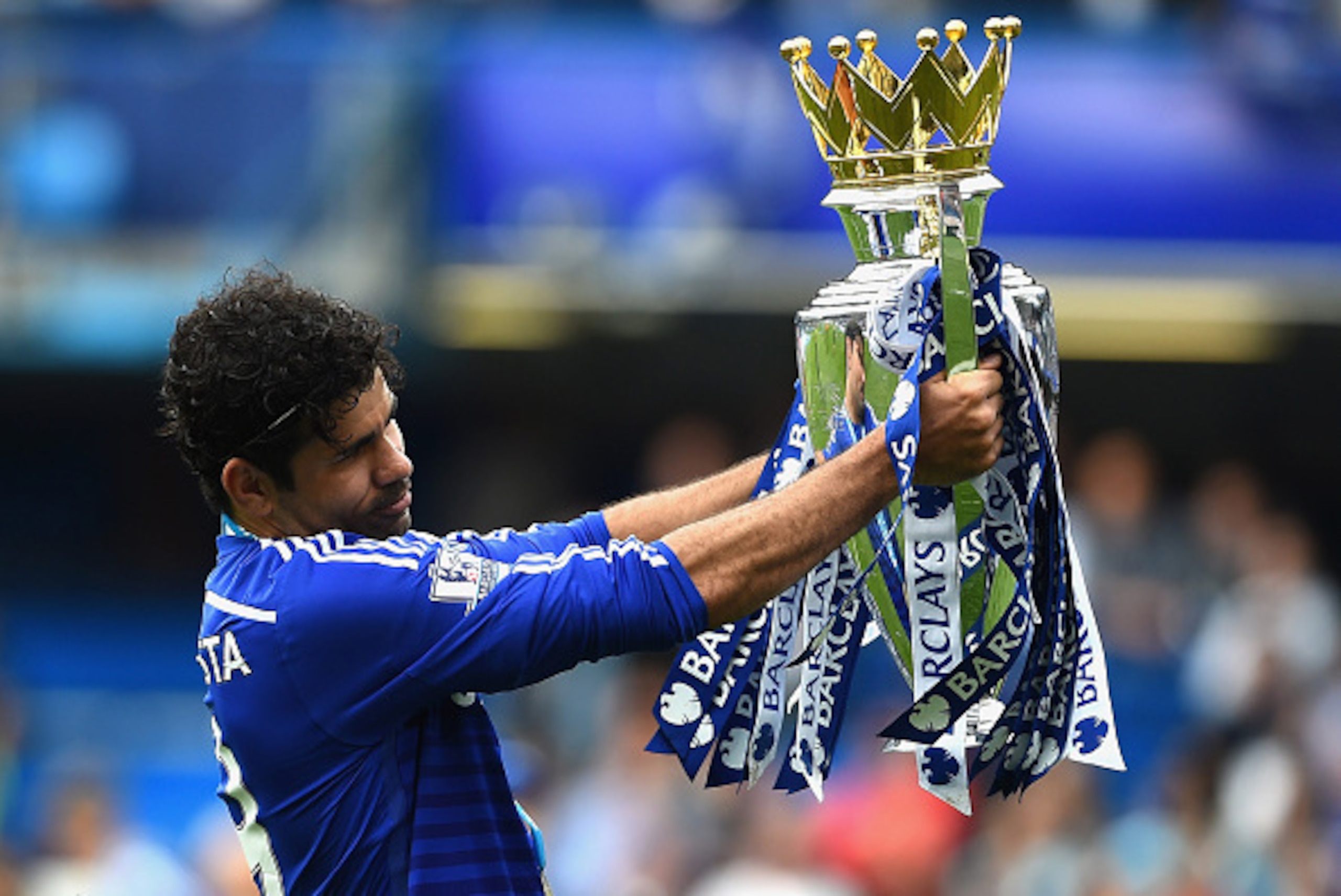 LONDON, ENGLAND - MAY 24: Diego Costa of Chelsea holds the trophy after the Barclays Premier League match between Chelsea and Sunderland at Stamford Bridge on May 24, 2015 in London, England.  (Photo by Laurence Griffiths/Getty Images)