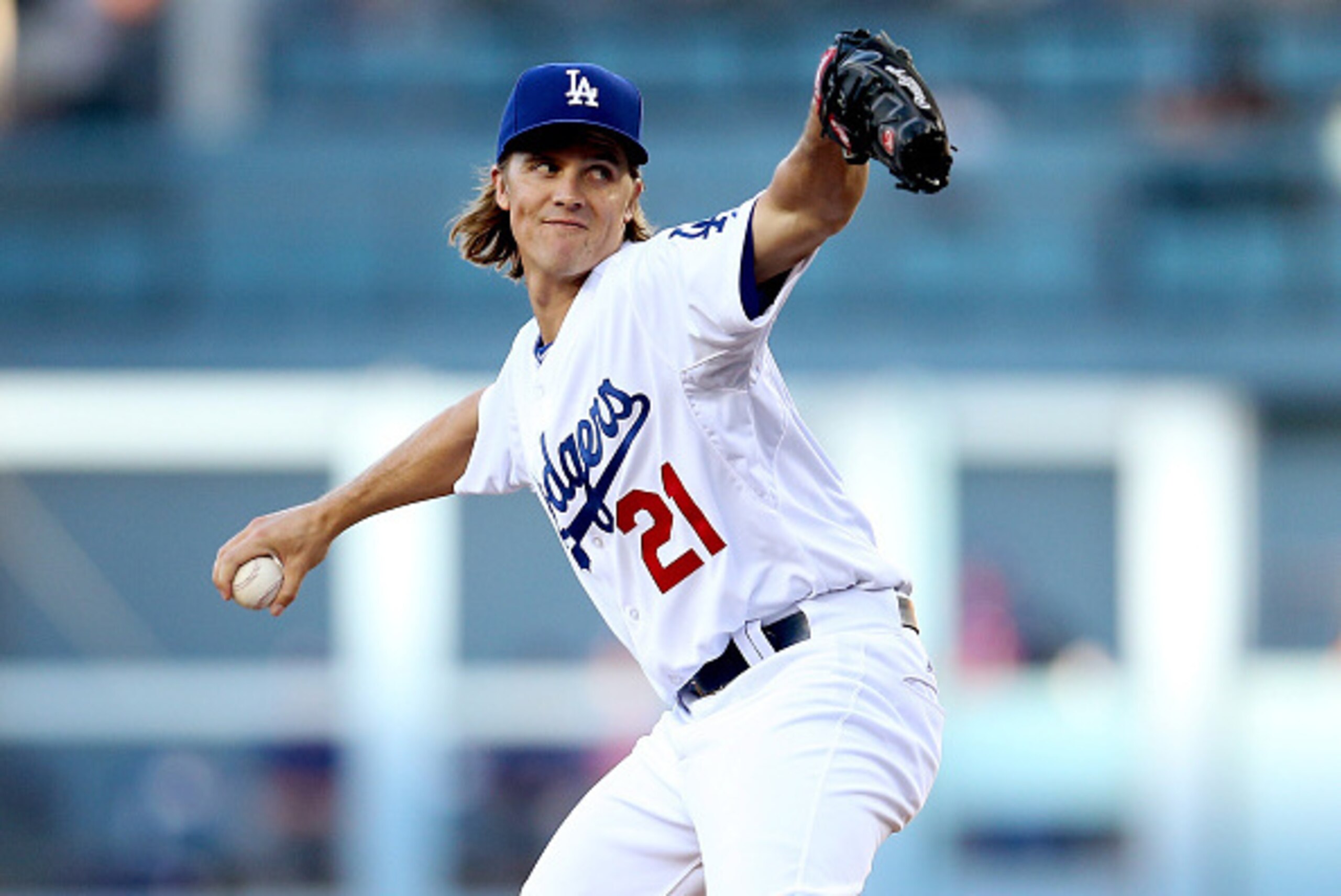 LOS ANGELES, CA - JUNE 18:  Zack Greinke #21 of the Los Angeles Dodgers throws a pitch against the Texas Rangers at Dodger Stadium on June 18, 2015 in Los Angeles, California.  (Photo by Stephen Dunn/Getty Images)