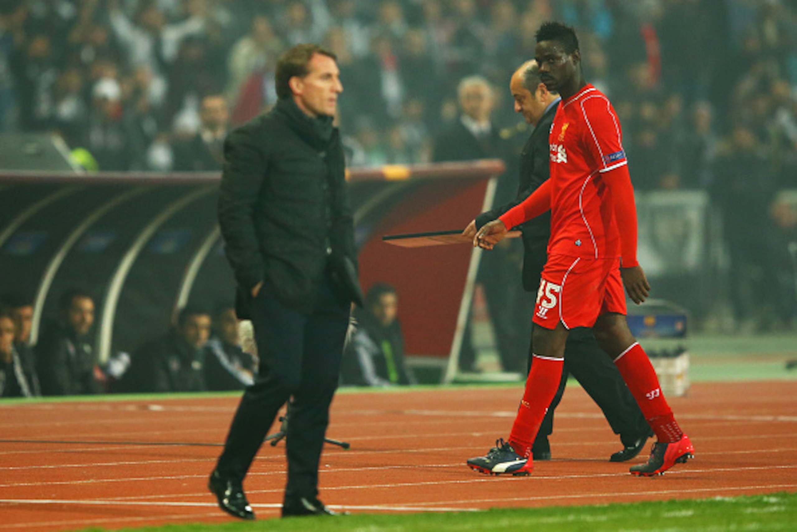 ISTANBUL, TURKEY - FEBRUARY 26:  Mario Balotelli of Liverpool looks across as Brendan Rodgers manager of Liverpool as he is substituted during the UEFA Europa League Round of 32 second leg match between Besiktas JK and Liverpool FC on February 26, 2015 in