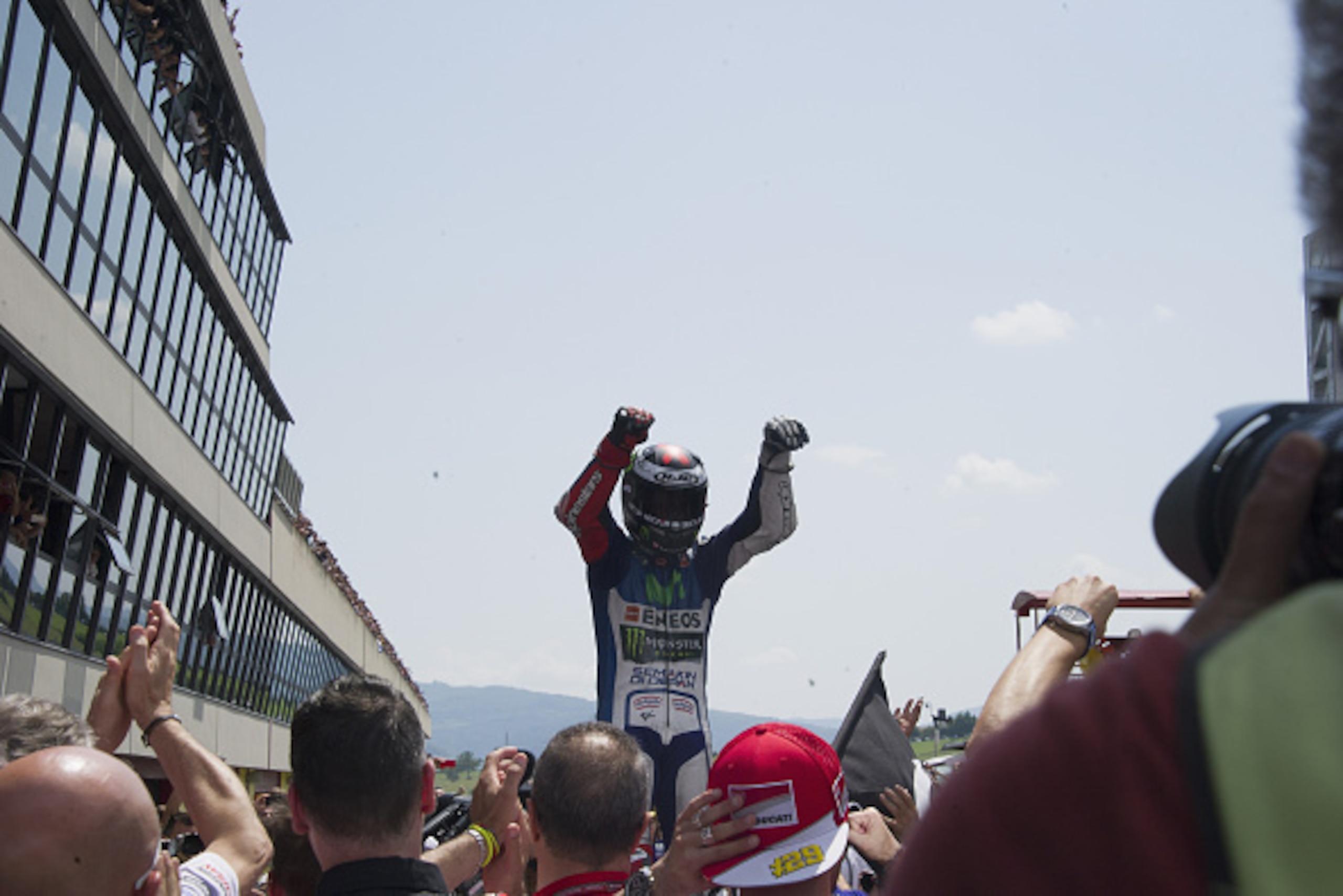 SCARPERIA, ITALY - MAY 31:  Jorge Lorenzo of Spain and Movistar Yamaha MotoGP celebrates the victory under the podium at the end of the MotoGP race during the MotoGp of Italy - Race
 at Mugello Circuit on May 31, 2015 in Scarperia, Italy.  (Photo by Mirco