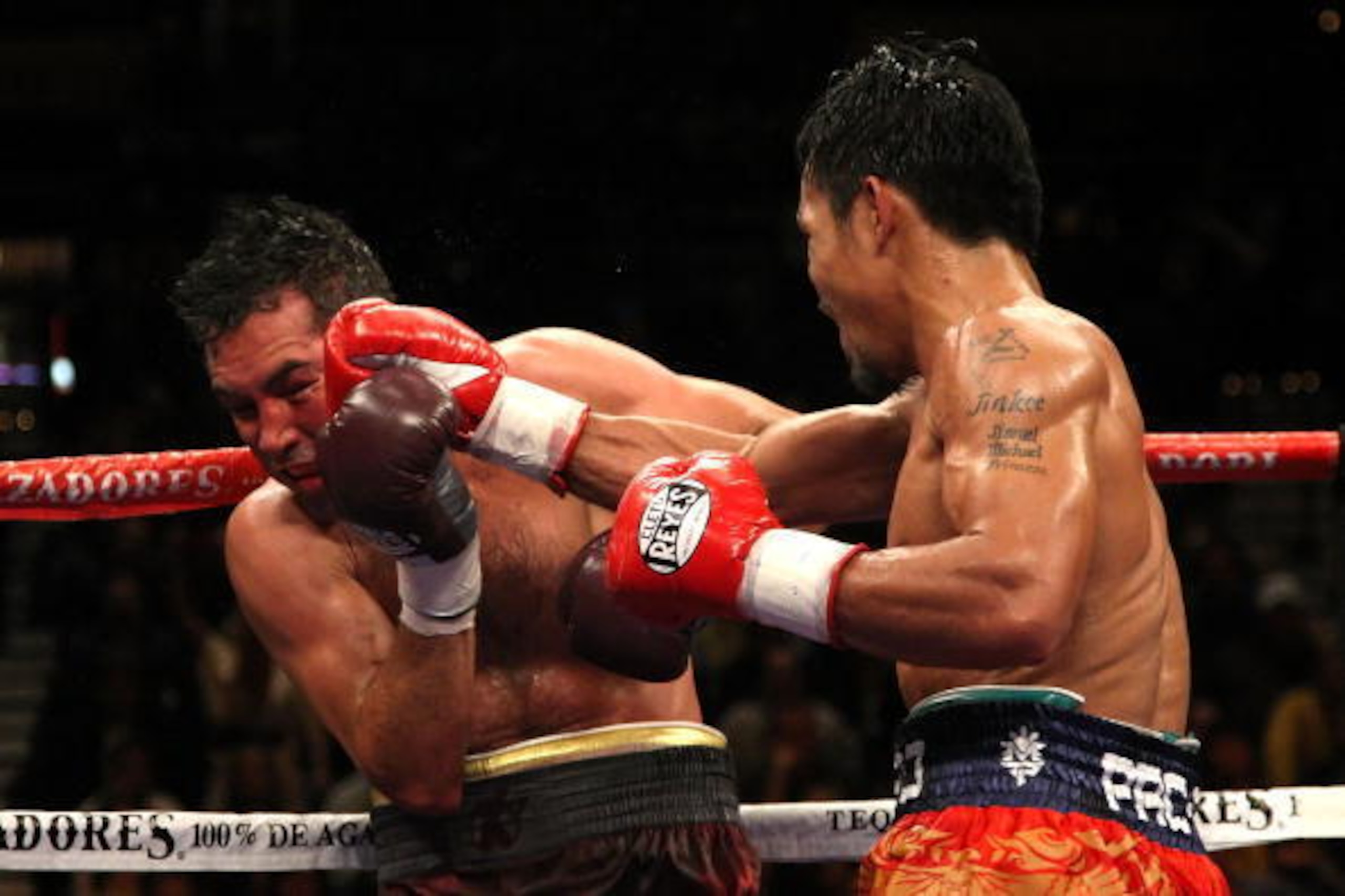 LAS VEGAS - DECEMBER 06:  (R-L) Manny Pacquiao of the Philippines connects with a right to the head of Oscar De La Hoya during their welterweight fight at the MGM Grand Garden Arena December 6, 2008 in Las Vegas, Nevada.  (Photo by Jed Jacobsohn/Getty Ima