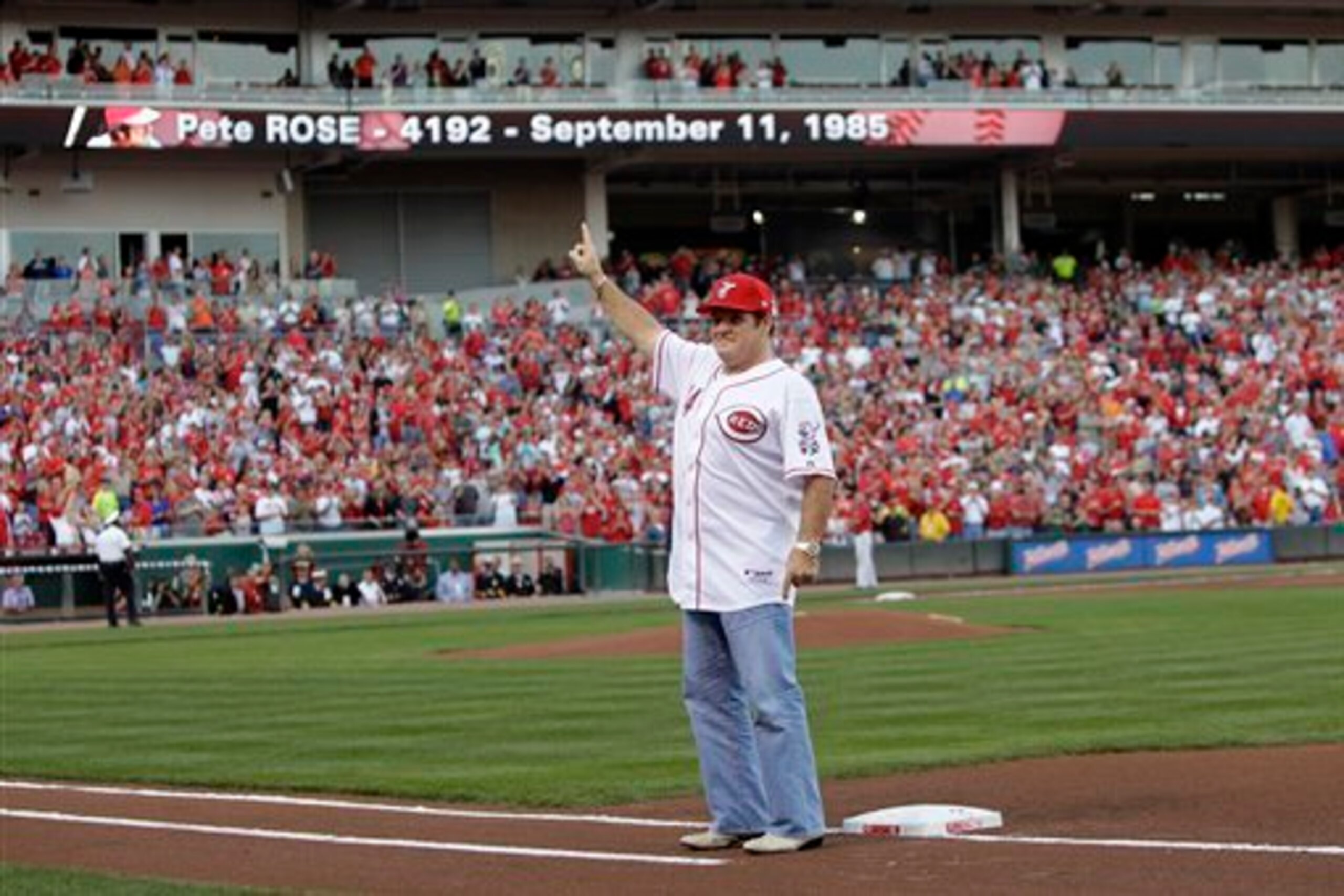 Rose was a big hit when the Reds celebrated his 4,192nd hit in 2010.
