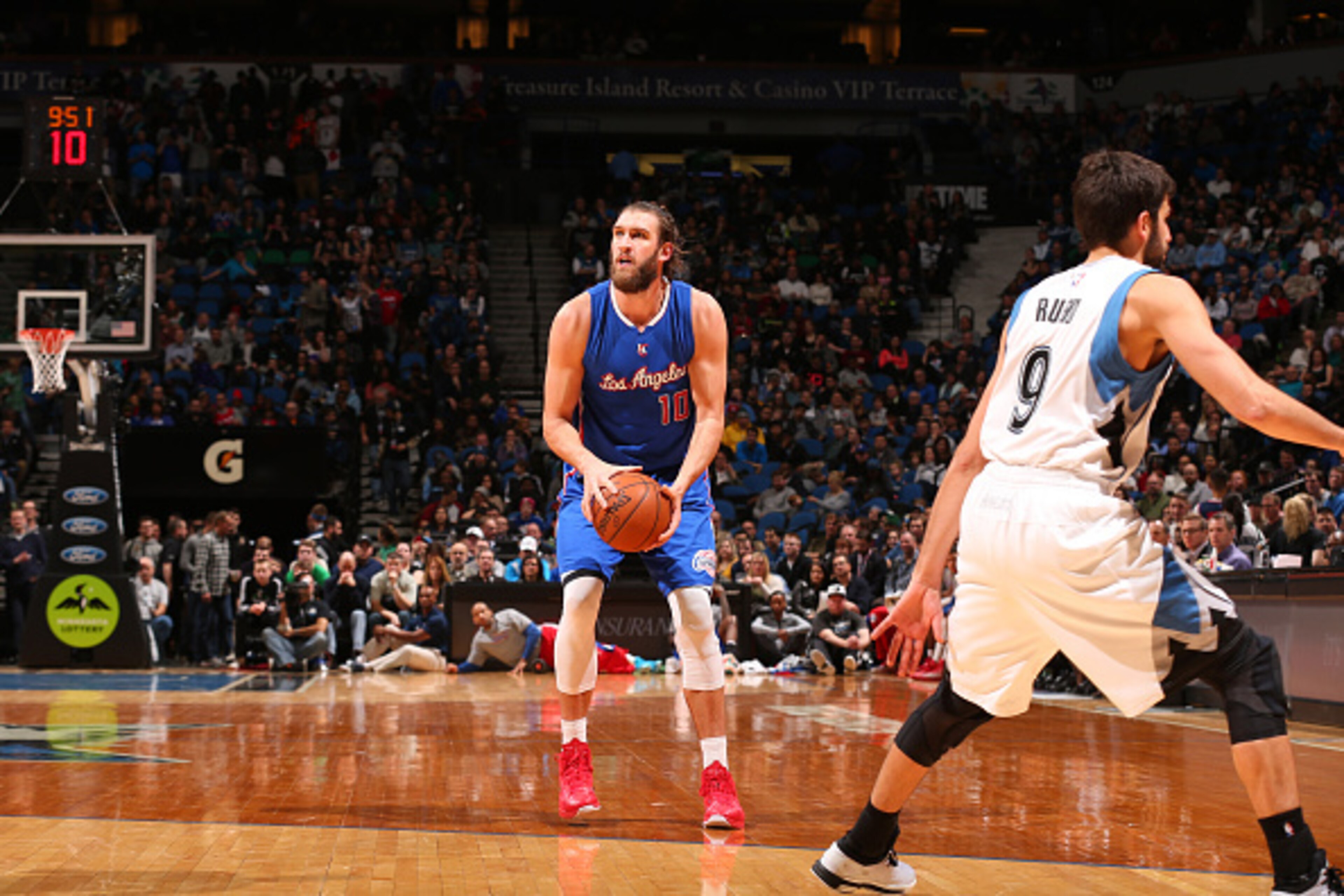 MINNEAPOLIS, MN - MARCH 2:  Spencer Hawes #10 of the Los Angeles Clippers shoots against the Minnesota Timberwolves on March 2, 2015 at Target Center in Minneapolis, Minnesota. NOTE TO USER: User expressly acknowledges and agrees that, by downloading and 
