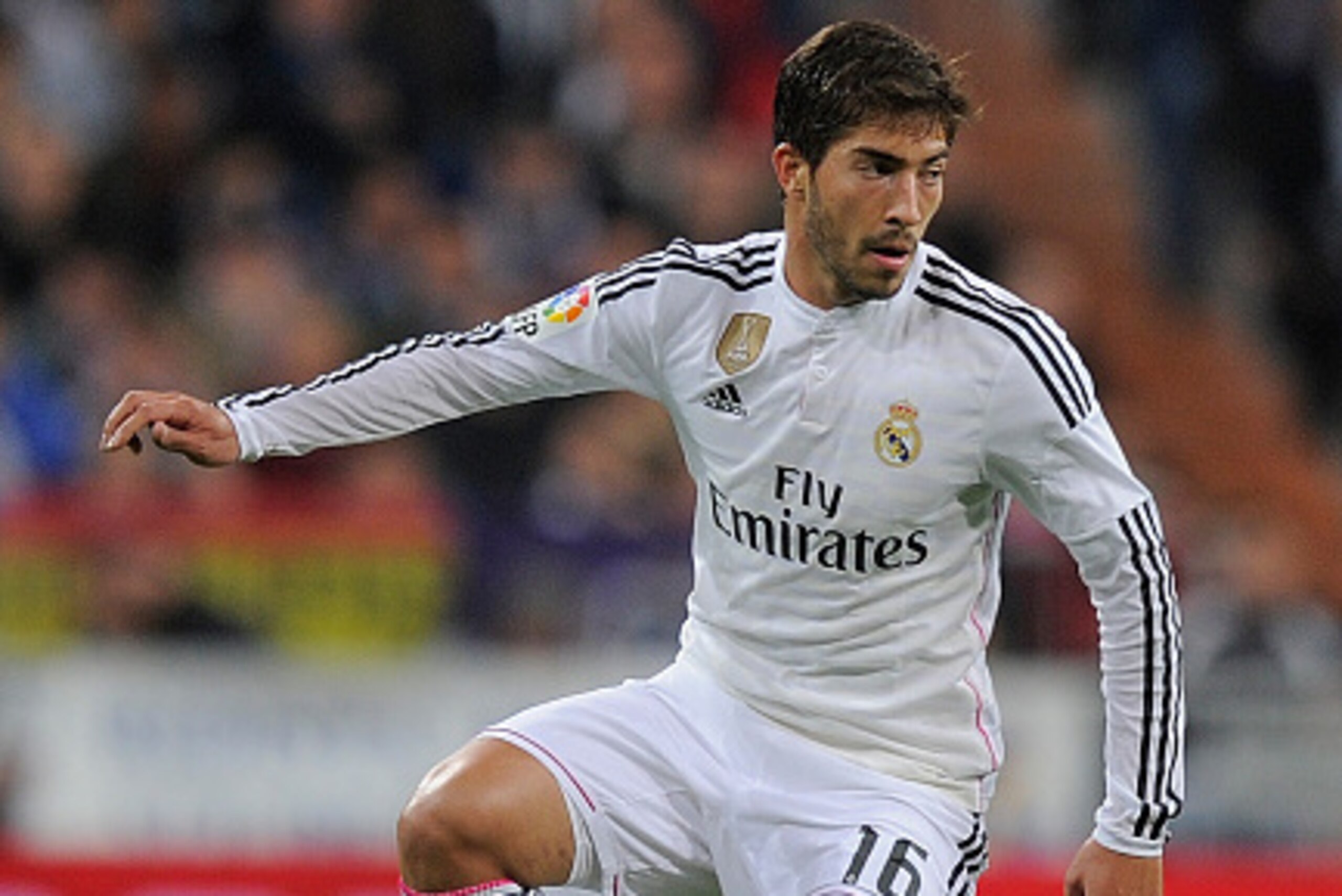 MADRID, SPAIN - MARCH 01:  Lucas Silva of Real Madrid in action during the La Liga match between Real Madrid and Villarreal at Estadio Santiago Bernabeu on March 1, 2015 in Madrid, Spain.  (Photo by Denis Doyle/Getty Images)