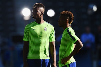 BERLIN, GERMANY - JUNE 05:  Paul Pogba (L) and Kingsley Coman in discussion during a Juventus training session on the eve of the UEFA Champions League Final match against FC Barcelona at Olympiastadion on June 5, 2015 in Berlin, Germany.  (Photo by Matthi