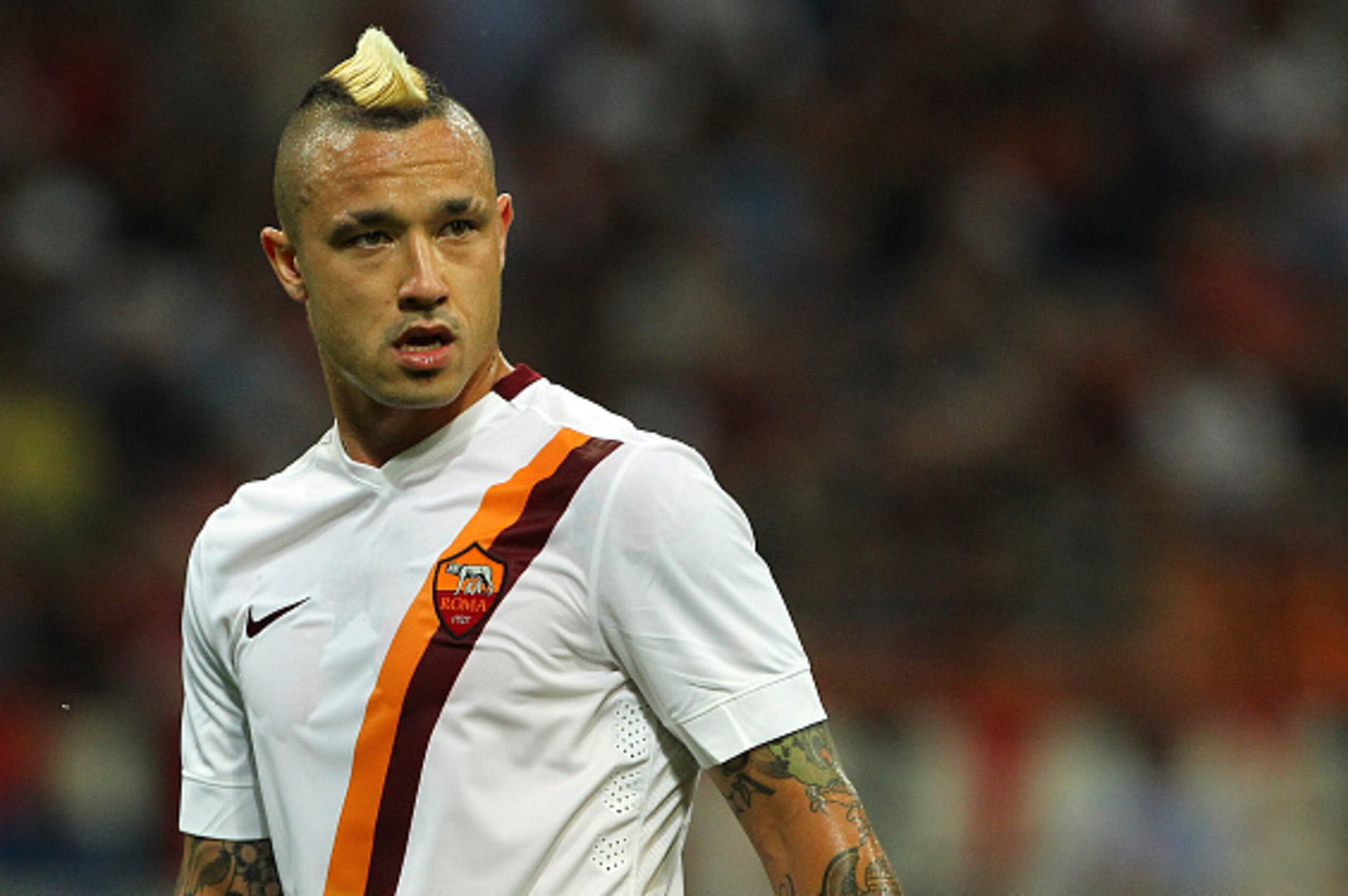 MILAN, ITALY - MAY 09: Radja Nainggolan of AS Roma looks on during the Serie A match between AC Milan and AS Roma at Stadio Giuseppe Meazza on May 9, 2015 in Milan, Italy. (Photo by Marco Luzzani/Getty Images) MILAN, ITALY - MAY 09: Radja Nainggolan of AS Roma looks on during the Serie A match between AC Milan and AS Roma at Stadio Giuseppe Meazza on May 9, 2015 in Milan, Italy. (Photo by Marco Luzzani/Getty Images)