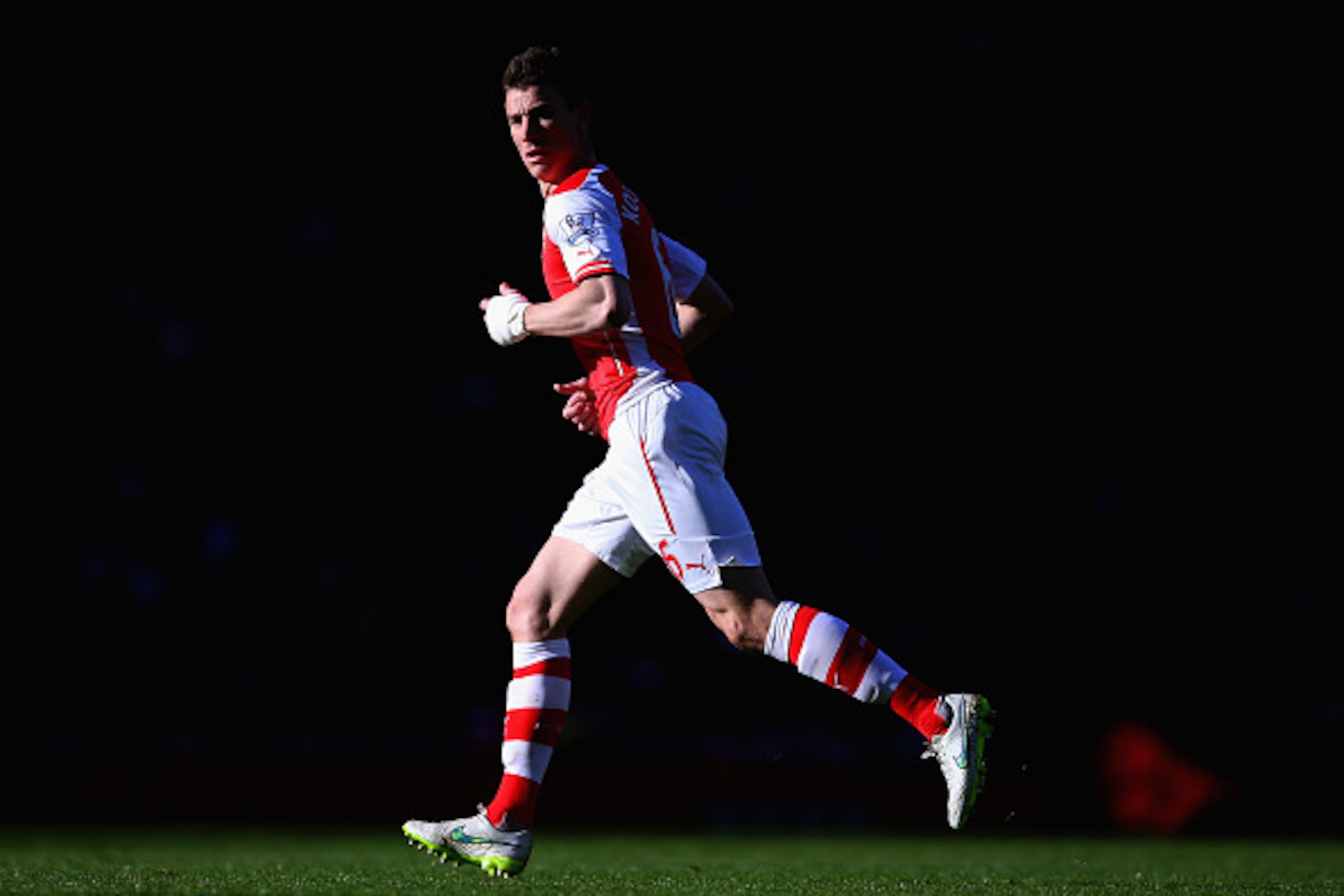 LONDON, ENGLAND - MARCH 01:  Laurent Koscielny of Arsenal in action during the Barclays Premier League match between Arsenal and Everton at Emirates Stadium on March 1, 2015 in London, England.  (Photo by Paul Gilham/Getty Images)