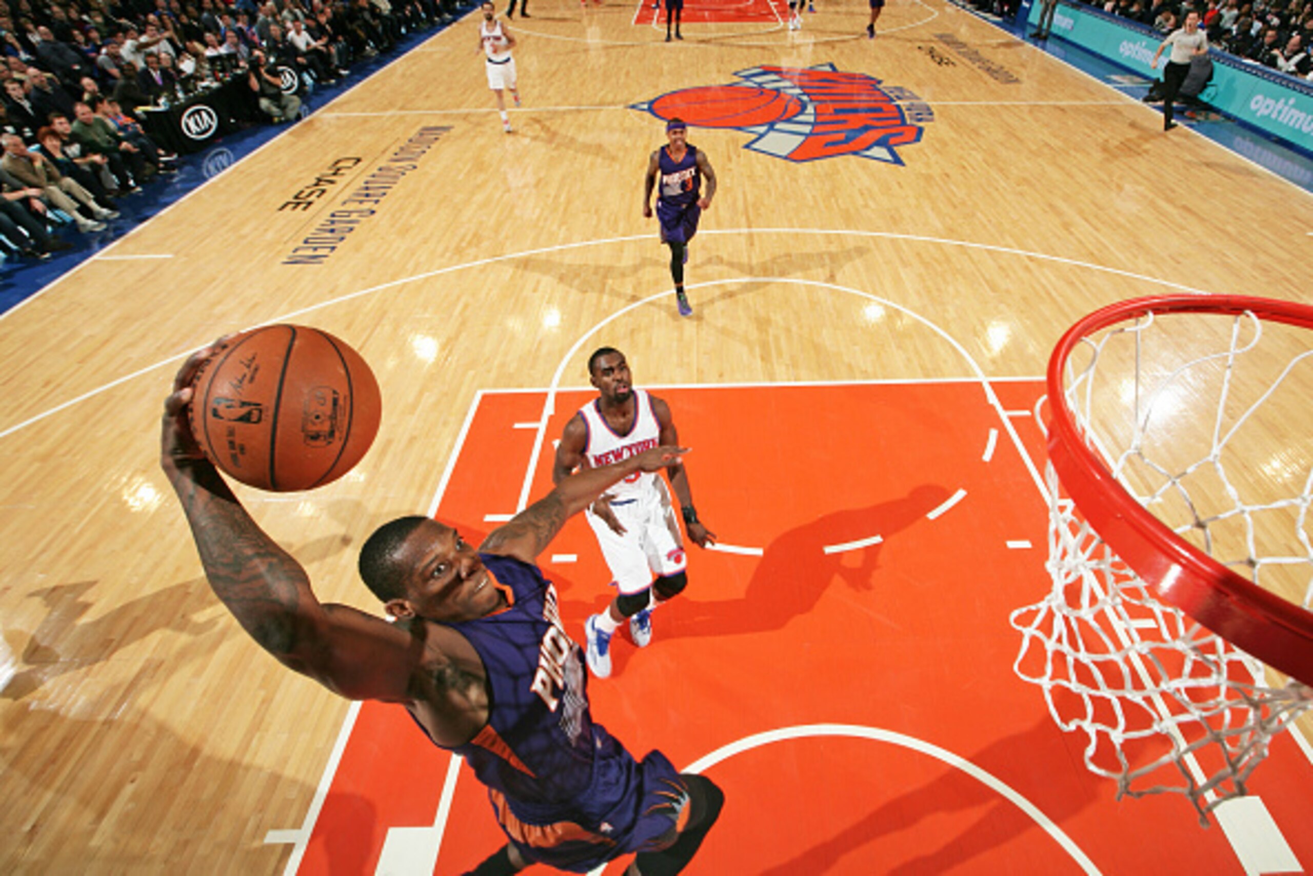 NEW YORK, NY - DECEMBER 20:  Eric Bledsoe #2 of the Phoenix Suns goes up for a dunk against the New York Knicks during the game on December 20, 2014 at Madison Square Garden in New York City, New York.  NOTE TO USER: User expressly acknowledges and agrees