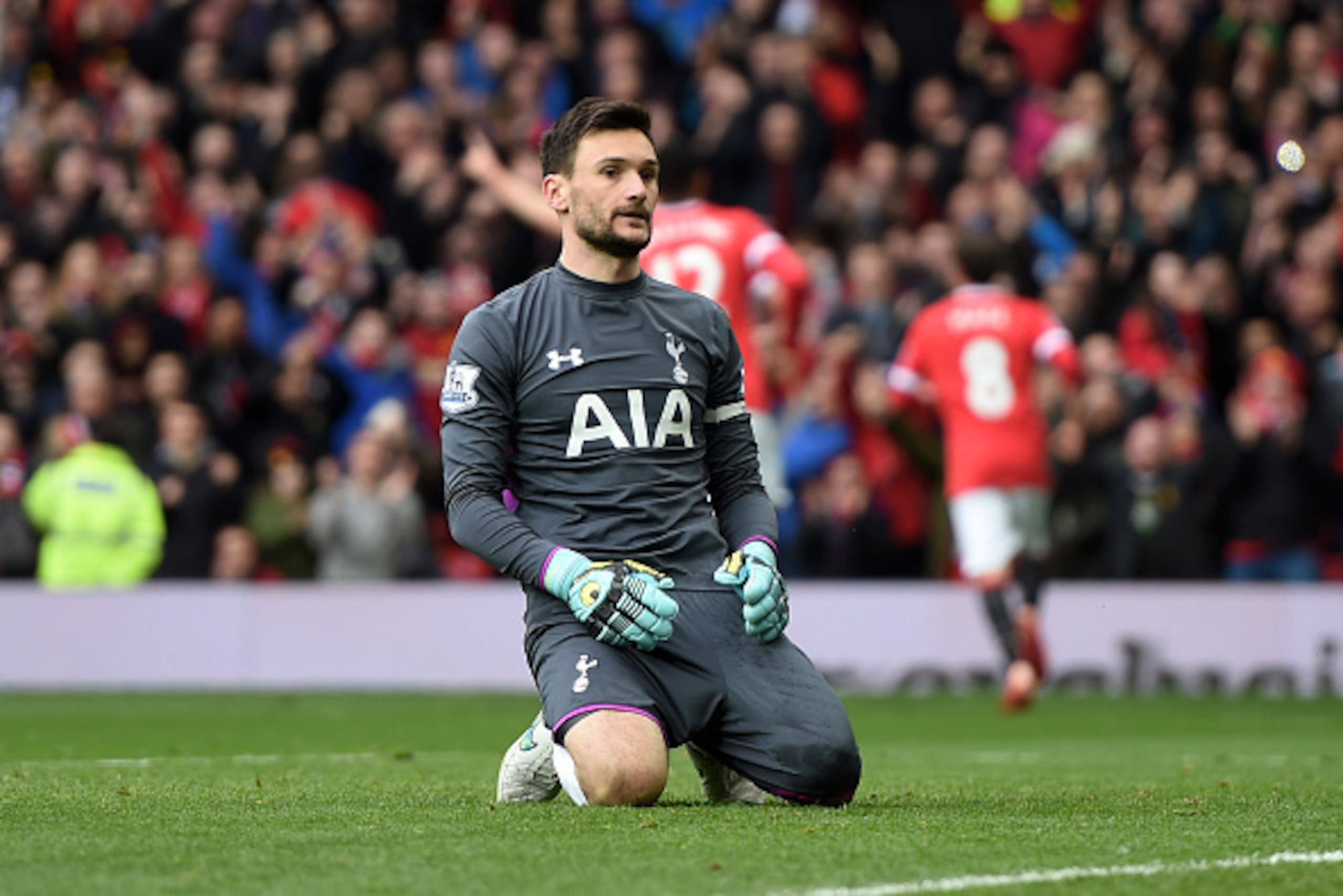 MANCHESTER, ENGLAND - MARCH 15: The dejected goalkeeper Hugo Lloris of Spurs looks on after conceding a second goal during the Barclays Premier League match between Manchester United and Tottenham Hotspur at Old Trafford on March 15, 2015 in Manchester, E MANCHESTER, ENGLAND - MARCH 15: The dejected goalkeeper Hugo Lloris of Spurs looks on after conceding a second goal during the Barclays Premier League match between Manchester United and Tottenham Hotspur at Old Trafford on March 15, 2015 in Manchester, E