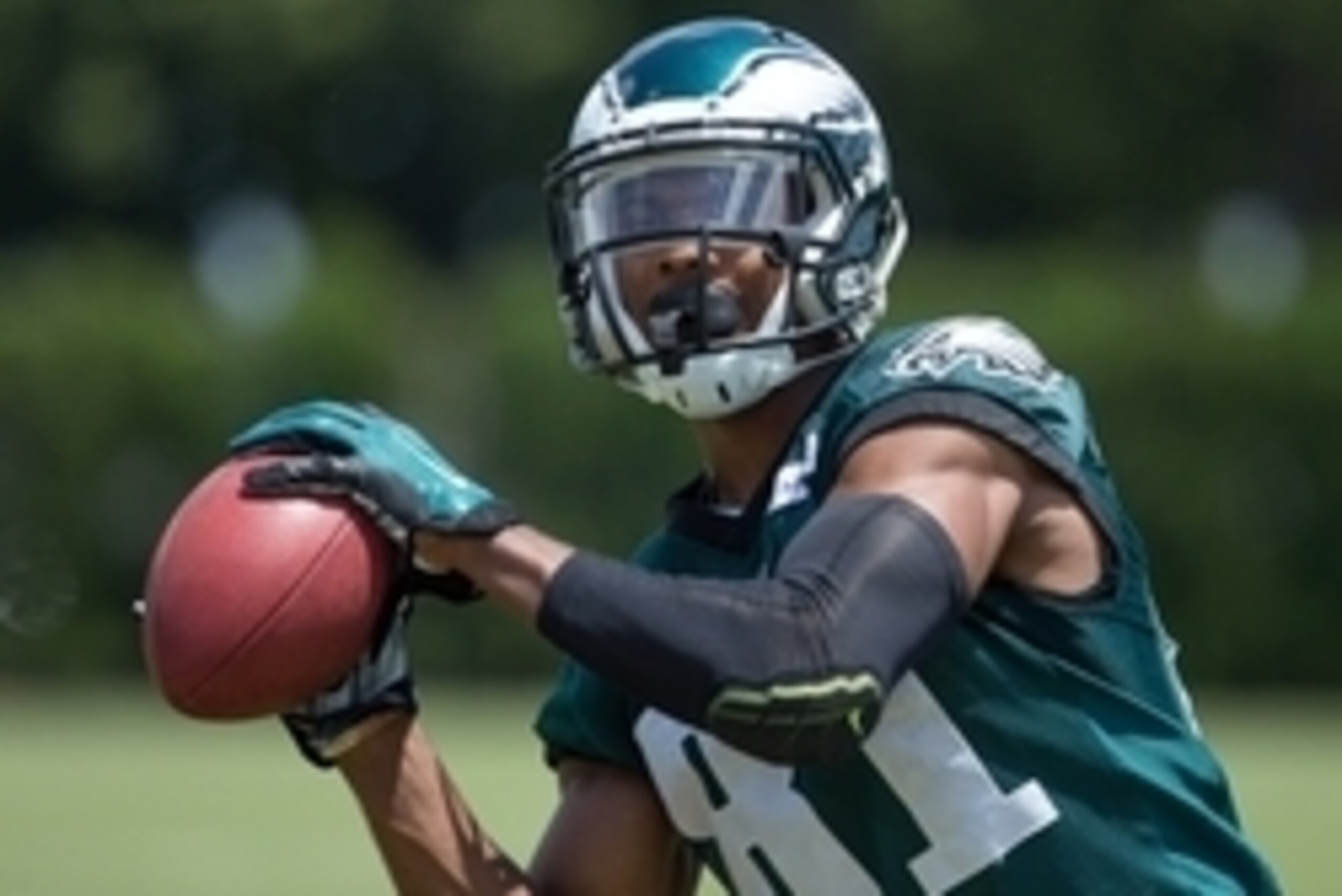 Jun 17, 2015; Philadelphia, PA, USA; Philadelphia Eagles wide receiver Jordan Matthews (81) catches the ball during minicamp at The NovaCare Complex. Mandatory Credit: Bill Streicher-USA TODAY Sports