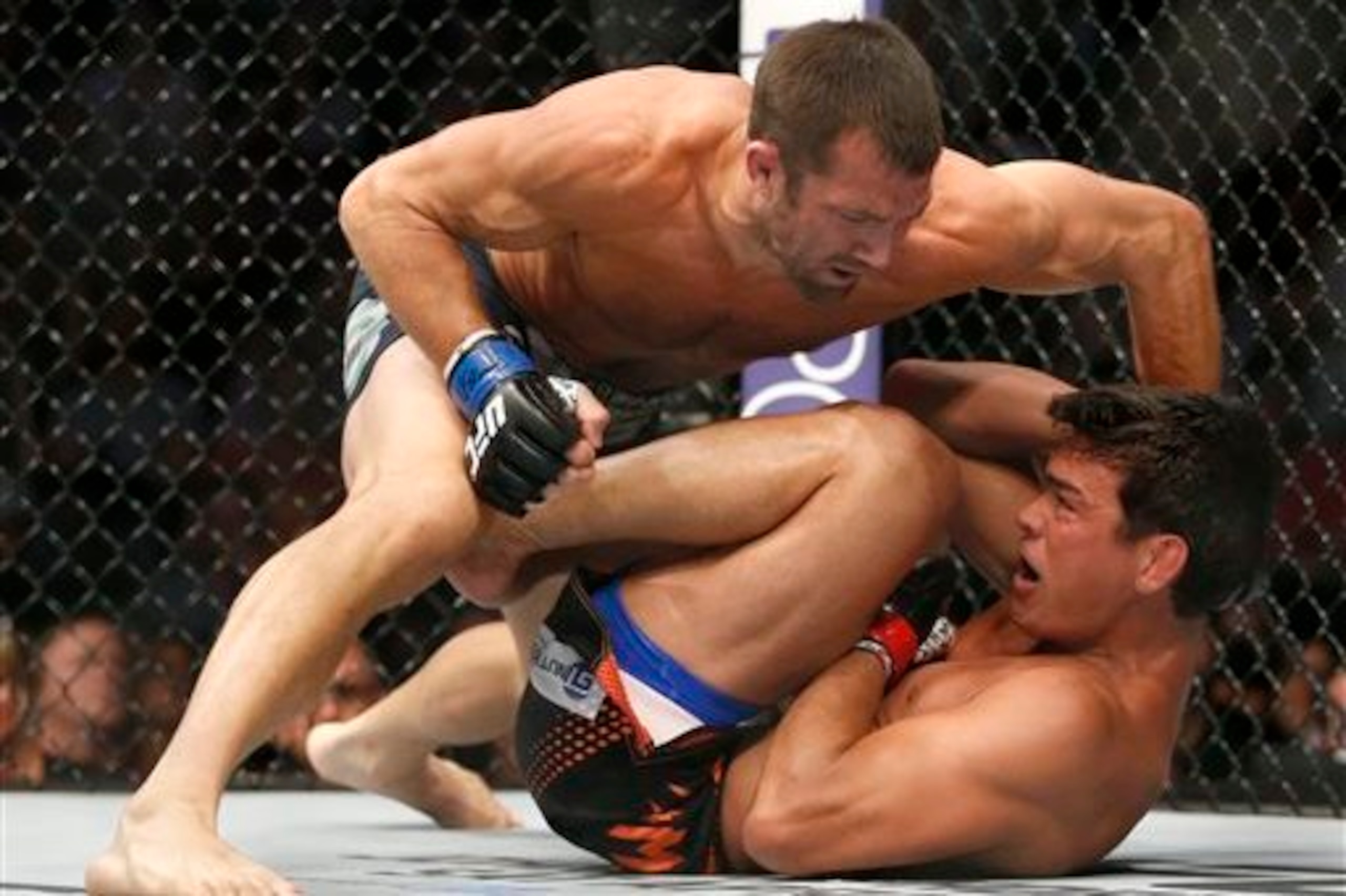 Rockhold (left) going to work on Machida