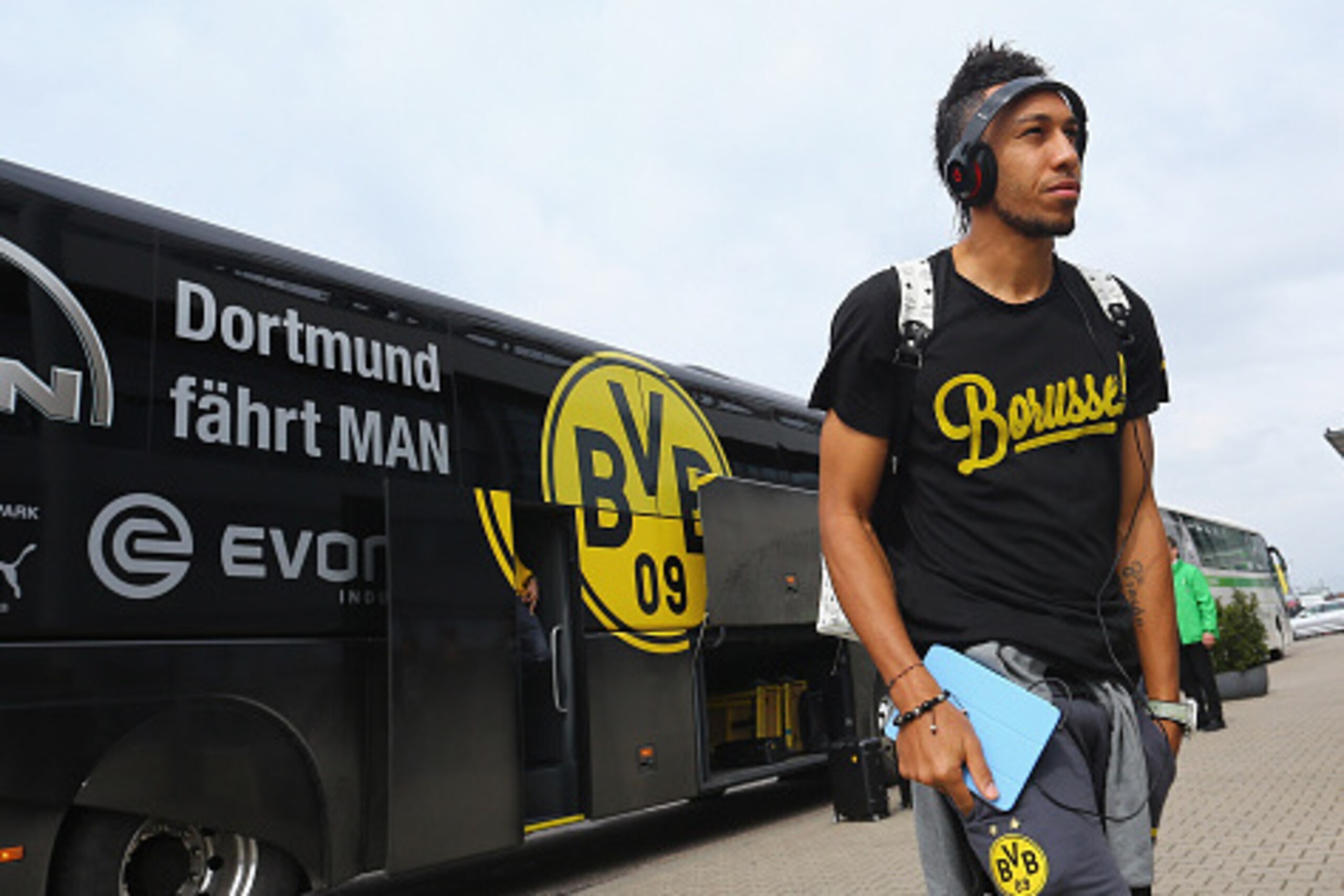 MOENCHENGLADBACH, GERMANY - APRIL 11:  Pierre-Emerick Aubameyang of Dormtund walks out of the bus prior to the Bundesliga match between Borussia Moenchenglkadbach and Borussia Dortmund at Borussia Park Stadium on April 11, 2015 in Moenchengladbach, German