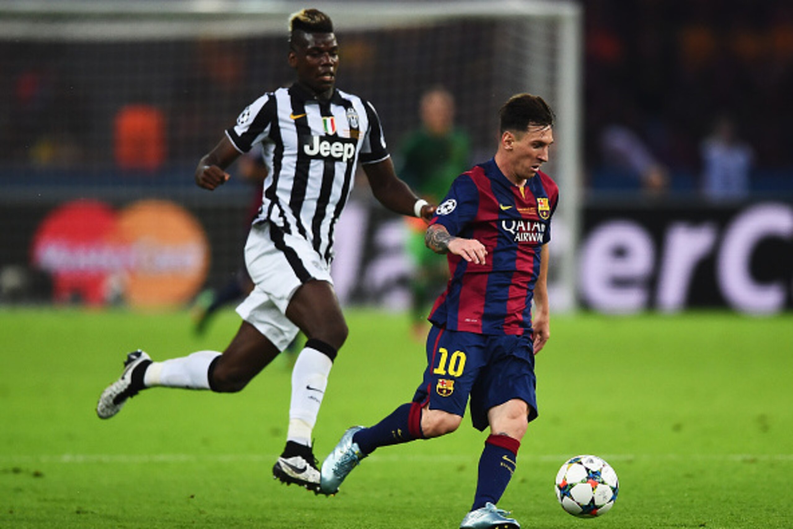 BERLIN, GERMANY - JUNE 06: Lionel Messi of Barcelona goes past Paul Pogba of Juventus during the UEFA Champions League Final between Juventus and FC Barcelona at Olympiastadion on June 6, 2015 in Berlin, Germany.  (Photo by Laurence Griffiths/Getty Images
