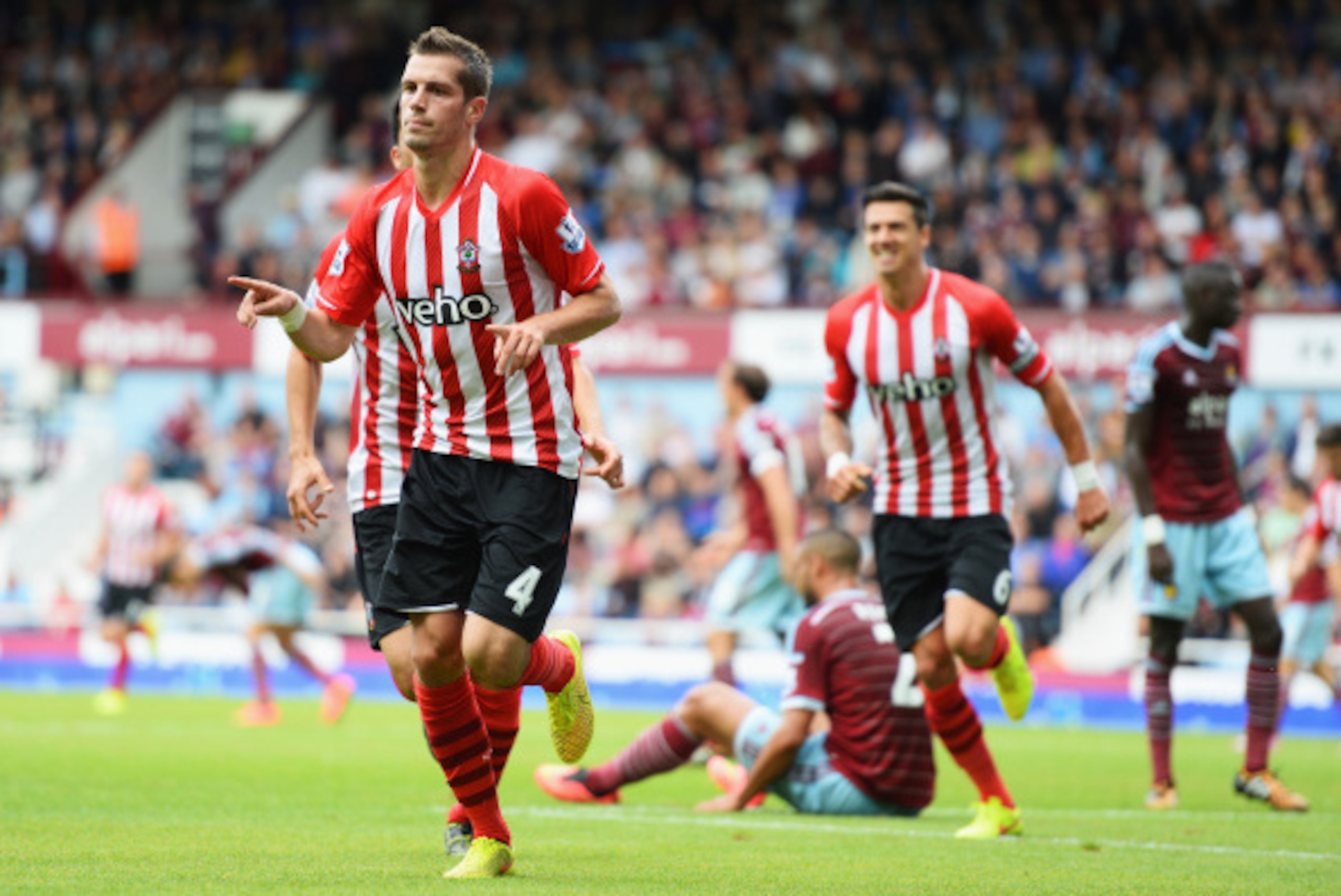 LONDON, ENGLAND - AUGUST 30:  Morgan Schneiderlin of Southampton celebrates scoring the equalising goal during the Barclays Premier League match between West Ham United and Southampton at Boleyn Ground on August 30, 2014 in London, England.  (Photo by Jam