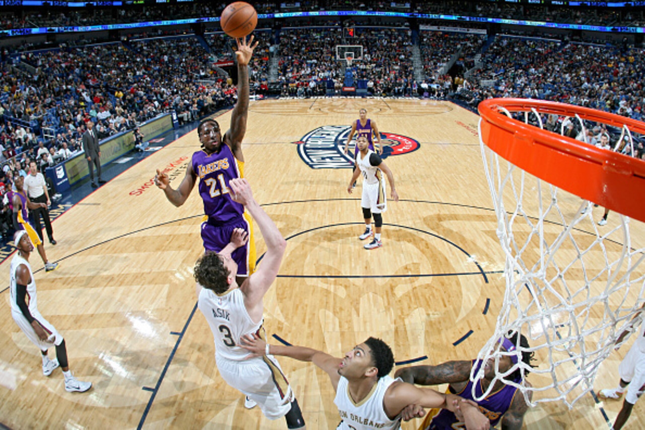 NEW ORLEANS, LA -  JANUARY 21: Ed Davis #21 of the Los Angeles Lakers takes a shot against New Orleans Pelicans on January 21, 2015 at Smoothie King Center in New Orleans, Louisiana. NOTE TO USER: User expressly acknowledges and agrees that, by downloadin