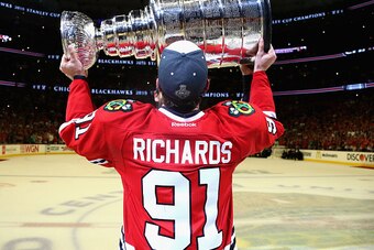 CHICAGO, IL - JUNE 15:  Brad Richards #91 of the Chicago Blackhawks holds the Stanley Cup in celebration of his team's 2-0 victory over the Tampa Bay Lightning in Game Six of the 2015 NHL Stanley Cup Final at the United Center on June 15, 2015 in Chicago,