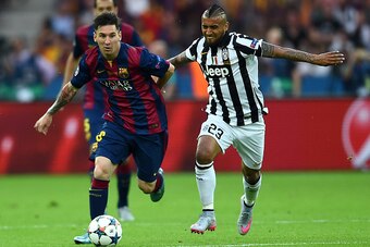 BERLIN, GERMANY - JUNE 06: Lionel Messi of Barcelona takes on Arturo Vidal of Juventus during the UEFA Champions League Final between Juventus and FC Barcelona at Olympiastadion on June 6, 2015 in Berlin, Germany.  (Photo by Laurence Griffiths/Getty Image