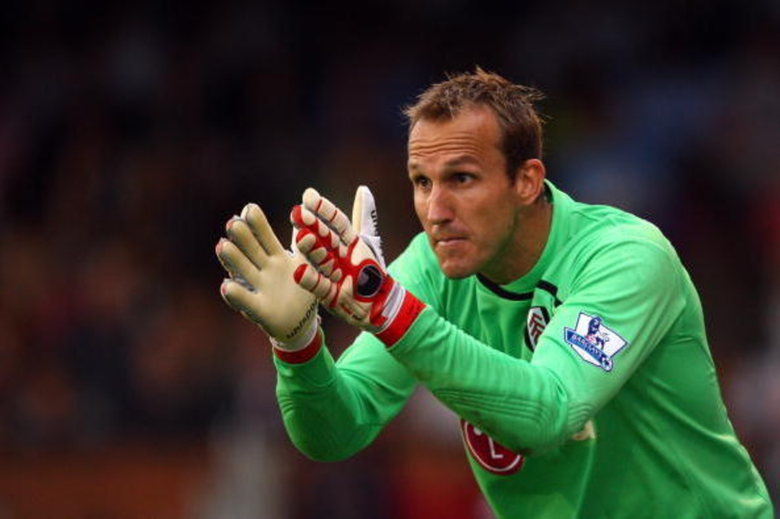 LONDON - AUGUST 23:  Fulham goalkeeper Mark Schwarzer screams during the Barclays Premier League match between Fulham and Arsenal at Craven Cottage on August 23, 2008 in London, England.  (Photo by Jamie McDonald/Getty Images)