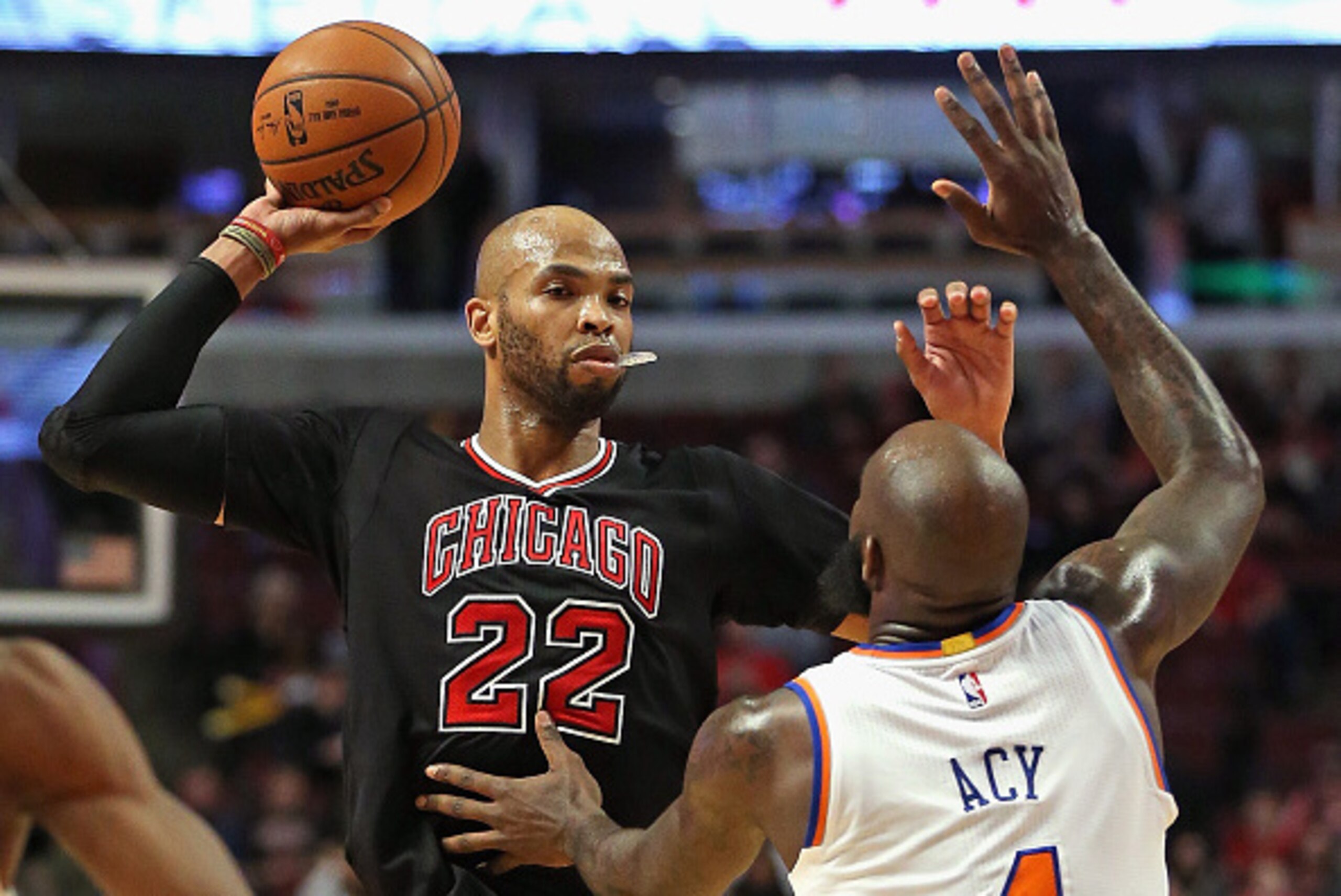 CHICAGO, IL - MARCH 28:  Taj Gibson #22 of the Chicago Bulls looks to pass over Quincy Acy #4 of the New York Knicks at the United Center on March 28, 2015 in Chicago, Illinois. The Bulls defeated the Knicks 111-80. NOTE TO USER: User expressly acknowledg