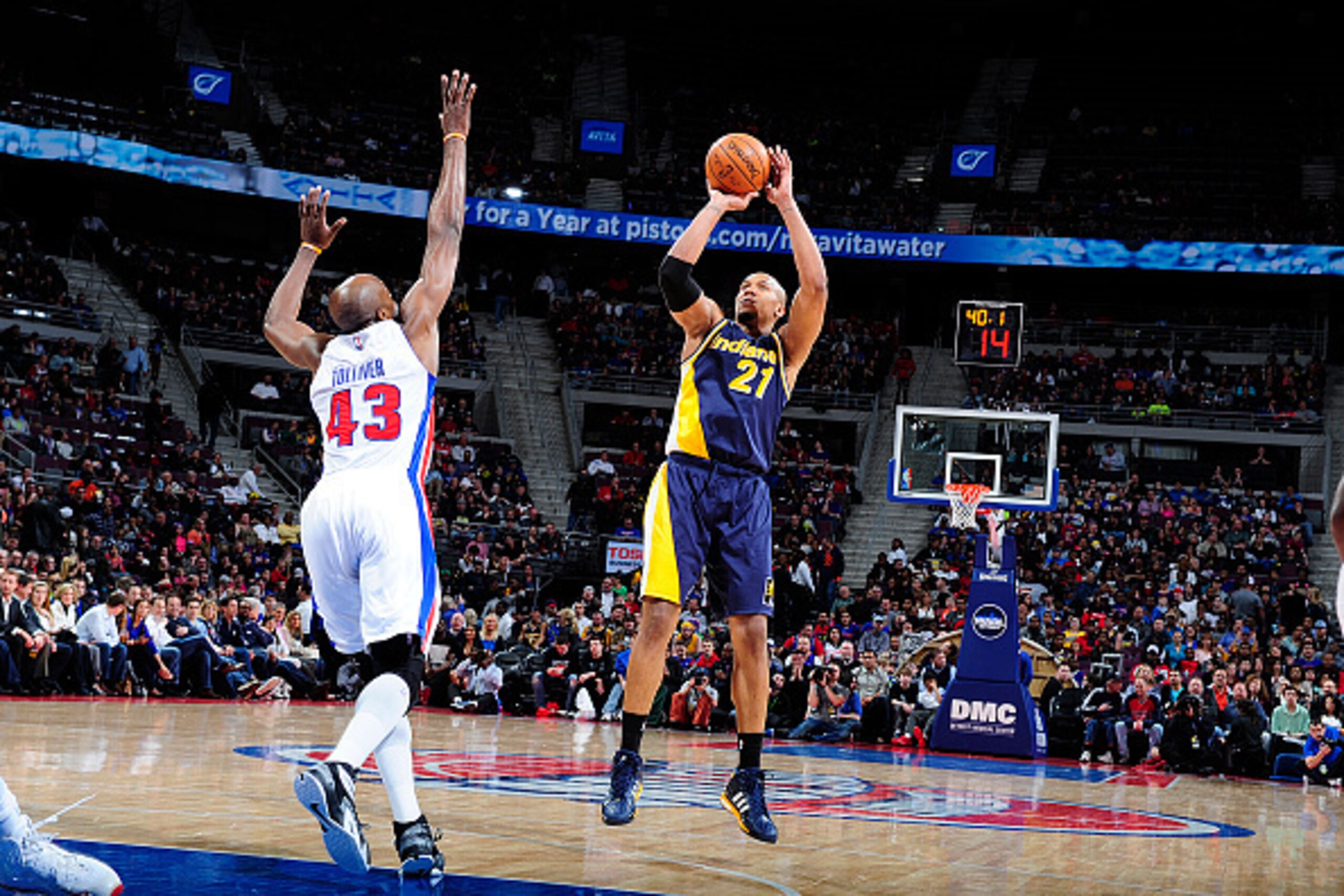 AUBURN HILLS, MI - APRIL 10:  David West #21 of the Indiana Pacers shoots the ball against the Detroit Pistons on April 10, 2015 at The Palace of Auburn Hills in Auburn Hills, Michigan. NOTE TO USER: User expressly acknowledges and agrees that, by downloa