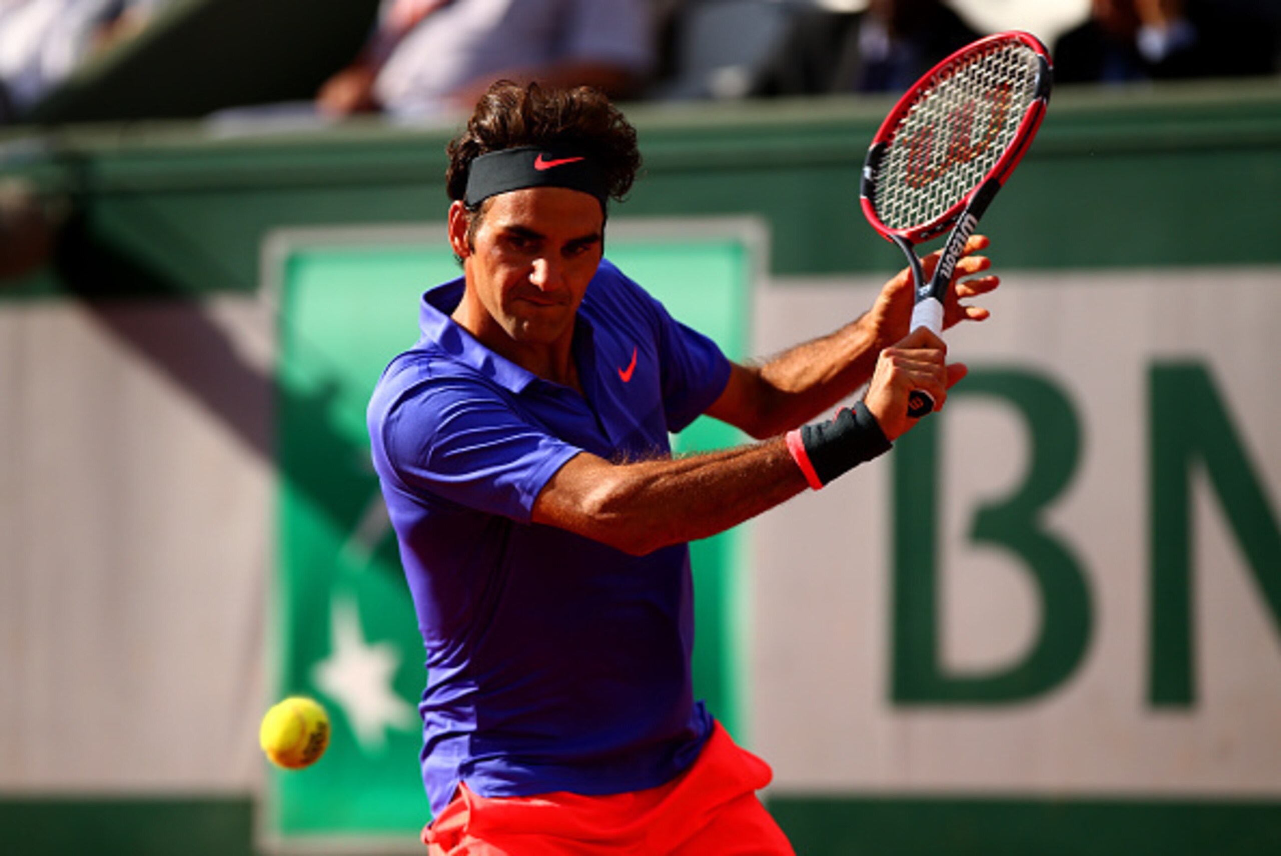 PARIS, FRANCE - JUNE 02: Roger Federer of Switzerland returns a shot during his Men's quarter final match against Stanislas Wawrinka of Switzerland on day of the 2015 French Open at Roland Garros on June 2, 2015 in Paris, France. (Photo by Dan Istitene/ PARIS, FRANCE - JUNE 02: Roger Federer of Switzerland returns a shot during his Men's quarter final match against Stanislas Wawrinka of Switzerland on day of the 2015 French Open at Roland Garros on June 2, 2015 in Paris, France. (Photo by Dan Istitene/