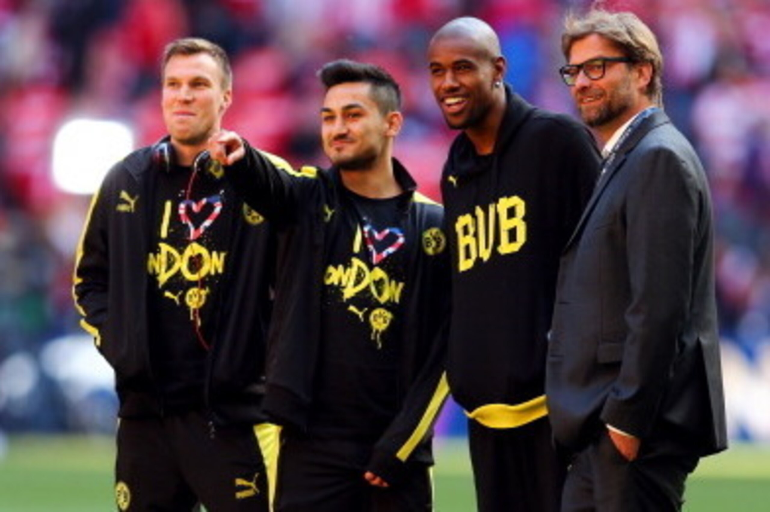 LONDON, ENGLAND - MAY 25:  (2nd L-R) Ilkay Gundogan, Felipe Santana and Head Coach Jurgen Klopp ahead of the UEFA Champions League final match between Borussia Dortmund and FC Bayern Muenchen at Wembley Stadium on May 25, 2013 in London, United Kingdom.  