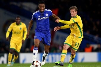 LONDON, ENGLAND - DECEMBER 10:  Mikel John Obi of Chelsea holds off the challenge from Mauricio of Sporting Lisbon during the UEFA Champions League group G match between Chelsea and Sporting Clube de Portugal at Stamford Bridge on December 10, 2014 in Lon