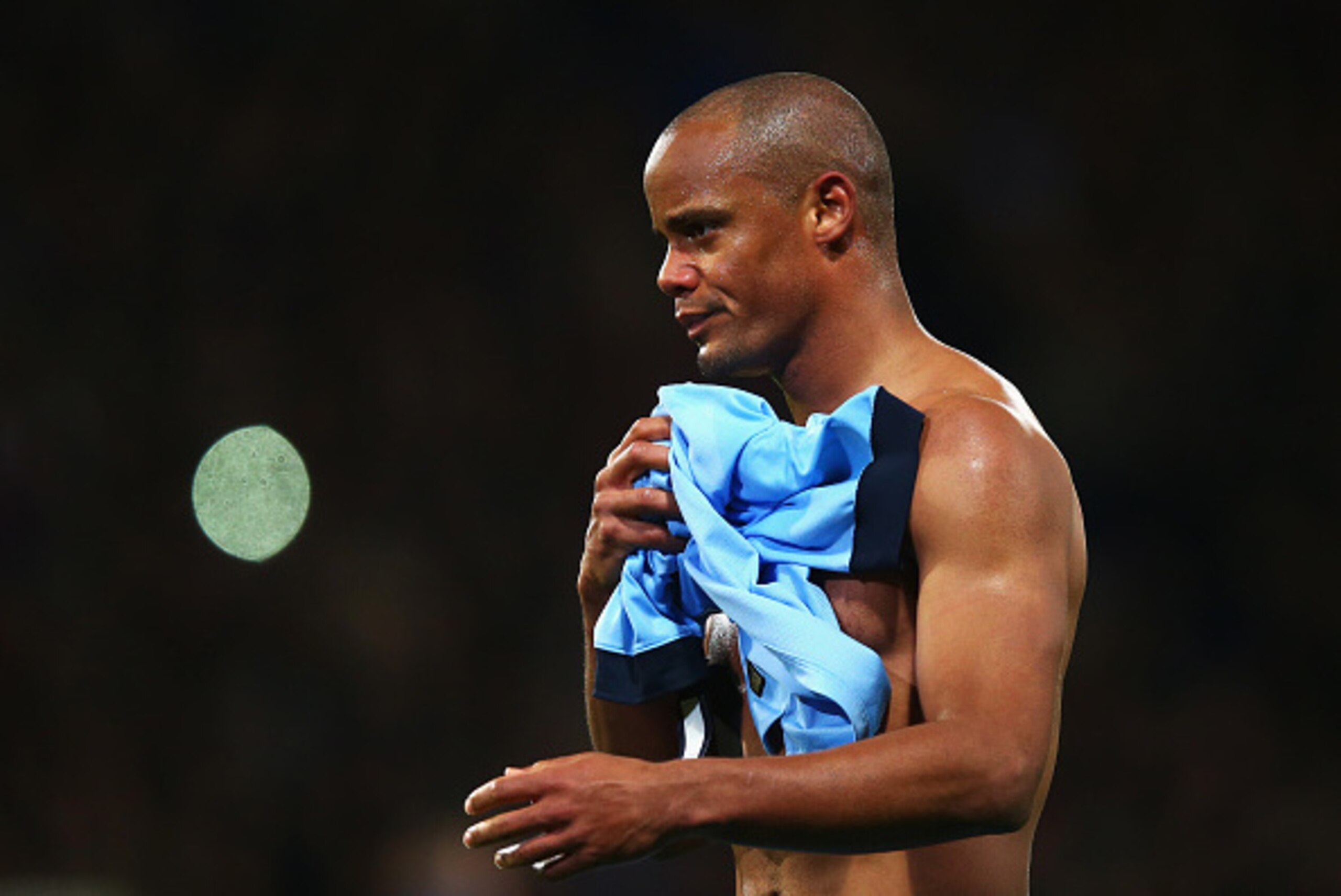 LONDON, ENGLAND - APRIL 06:  Vincent Kompany of Manchester City looks dejected after the Barclays Premier League match between Crystal Palace and Manchester City at Selhurst Park on April 6, 2015 in London, England.  (Photo by Clive Rose/Getty Images)