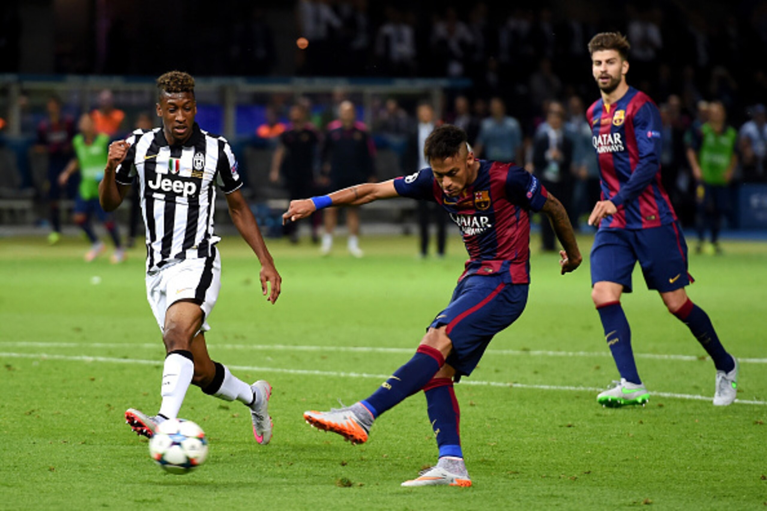 BERLIN, GERMANY - JUNE 06:  Neymar of Barcelona scores his team's third goal during the UEFA Champions League Final between Juventus and FC Barcelona at Olympiastadion on June 6, 2015 in Berlin, Germany.  (Photo by Matthias Hangst/Getty Images)