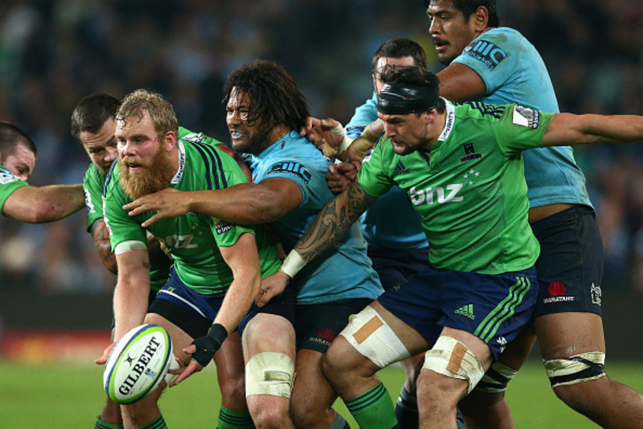SYDNEY, AUSTRALIA - JUNE 27: Alex Ainley of the Highlanders passes during the Super Rugby Semi Final match between the Waratahs and the Highlanders at Allianz Stadium on June 27, 2015 in Sydney, Australia.  (Photo by Cameron Spencer/Getty Images)