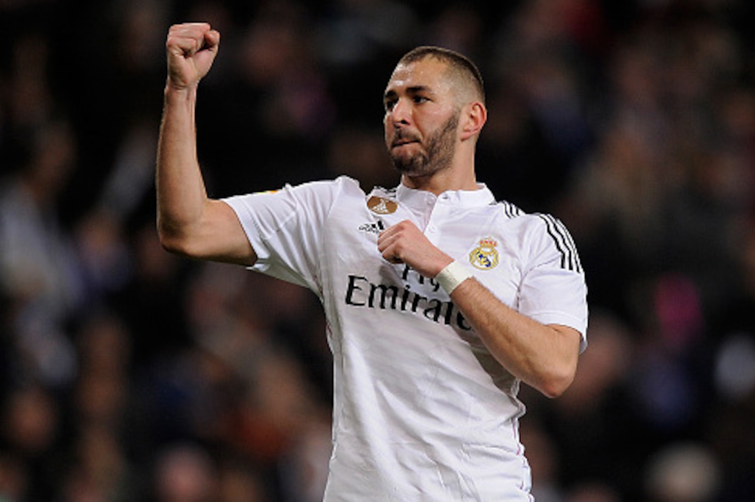 MADRID, SPAIN - FEBRUARY 15: Karim Benzema of Real Madrid celebrates after scoring Real's 2nd goal during the La Liga match between Real Madrid CF and RC Deportivo La Coruna at Estadio Santiago Bernabeu on February 15, 2015 in Madrid, Spain. (Photo by De MADRID, SPAIN - FEBRUARY 15: Karim Benzema of Real Madrid celebrates after scoring Real's 2nd goal during the La Liga match between Real Madrid CF and RC Deportivo La Coruna at Estadio Santiago Bernabeu on February 15, 2015 in Madrid, Spain. (Photo by De