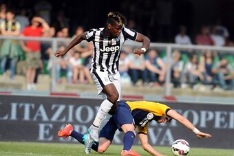 VERONA, ITALY - MAY 30: Paul Pogba # 6 of Juventus FC in action  during the Serie A match between Hellas Verona FC and Juventus FC at Stadio Marc'Antonio Bentegodi on May 30, 2015 in Verona, Italy.  (Photo by Mario Carlini / Iguana Press/Getty Images)