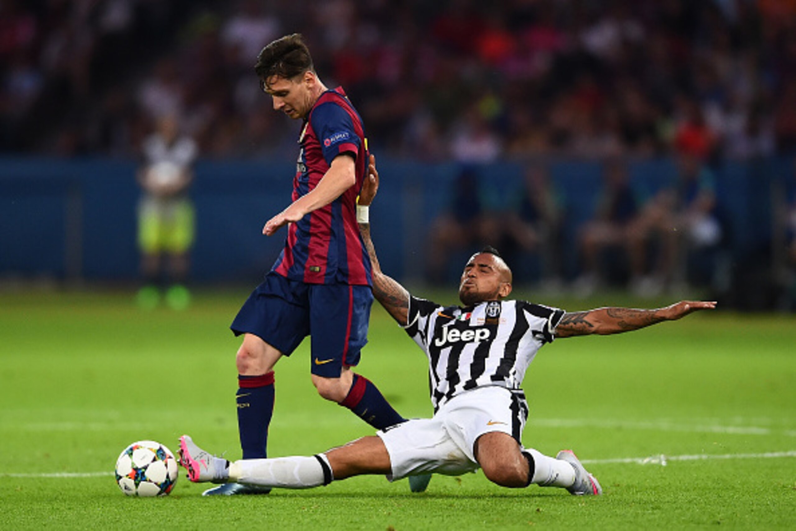 BERLIN, GERMANY - JUNE 06: Lionel Messi of Barcelona is tackled by Arturo Vidal of Juventus during the UEFA Champions League Final between Juventus and FC Barcelona at Olympiastadion on June 6, 2015 in Berlin, Germany. (Photo by Laurence Griffiths/Getty BERLIN, GERMANY - JUNE 06: Lionel Messi of Barcelona is tackled by Arturo Vidal of Juventus during the UEFA Champions League Final between Juventus and FC Barcelona at Olympiastadion on June 6, 2015 in Berlin, Germany. (Photo by Laurence Griffiths/Getty
