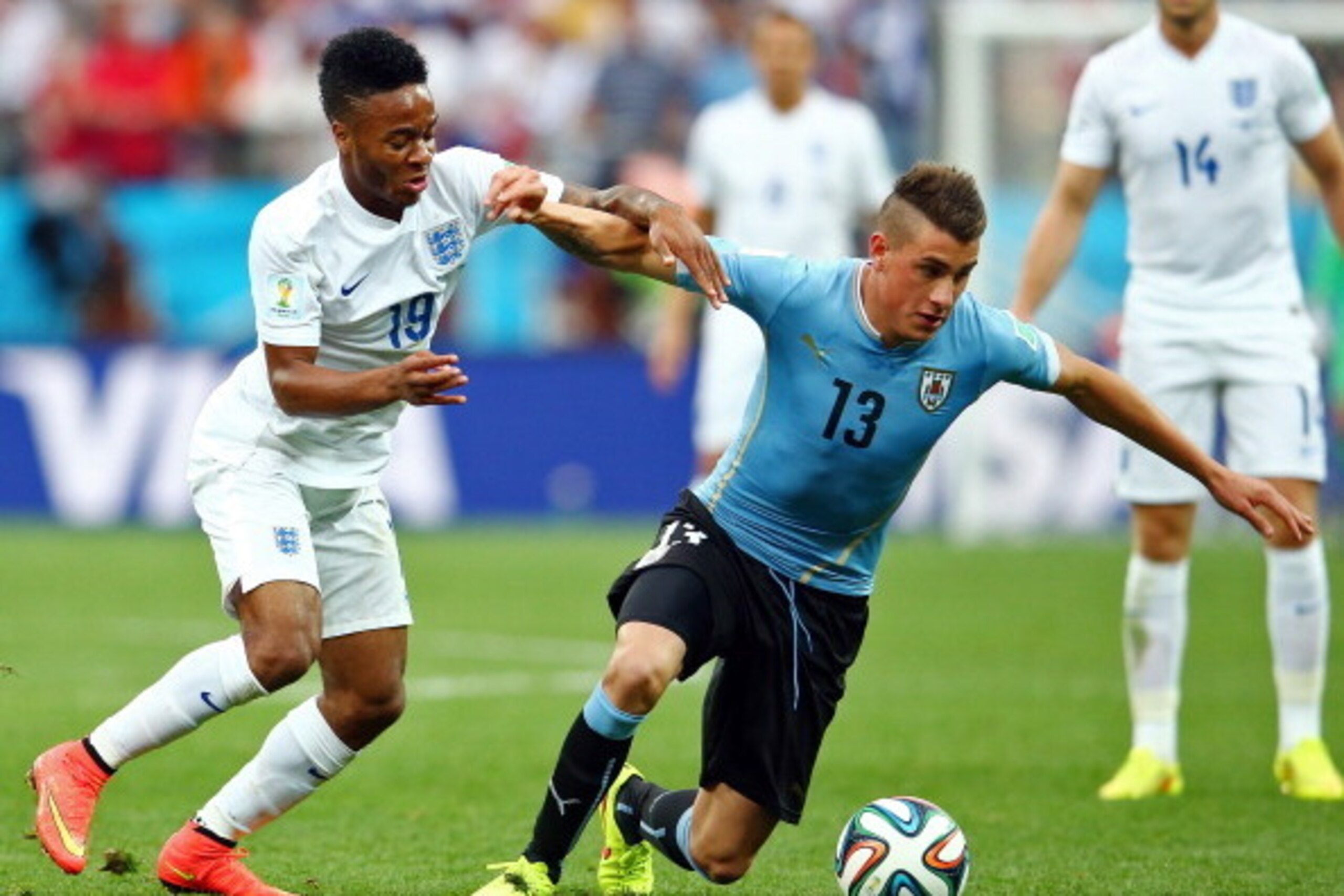 SAO PAULO, BRAZIL - JUNE 19: Jose Gimenez of Uruguay fights off Raheem Sterling during the 2014 FIFA World Cup Brazil Group D match between Uruguay and England at Arena de Sao Paulo on June 19, 2014 in Sao Paulo, Brazil.  (Photo by Julian Finney/Getty Ima