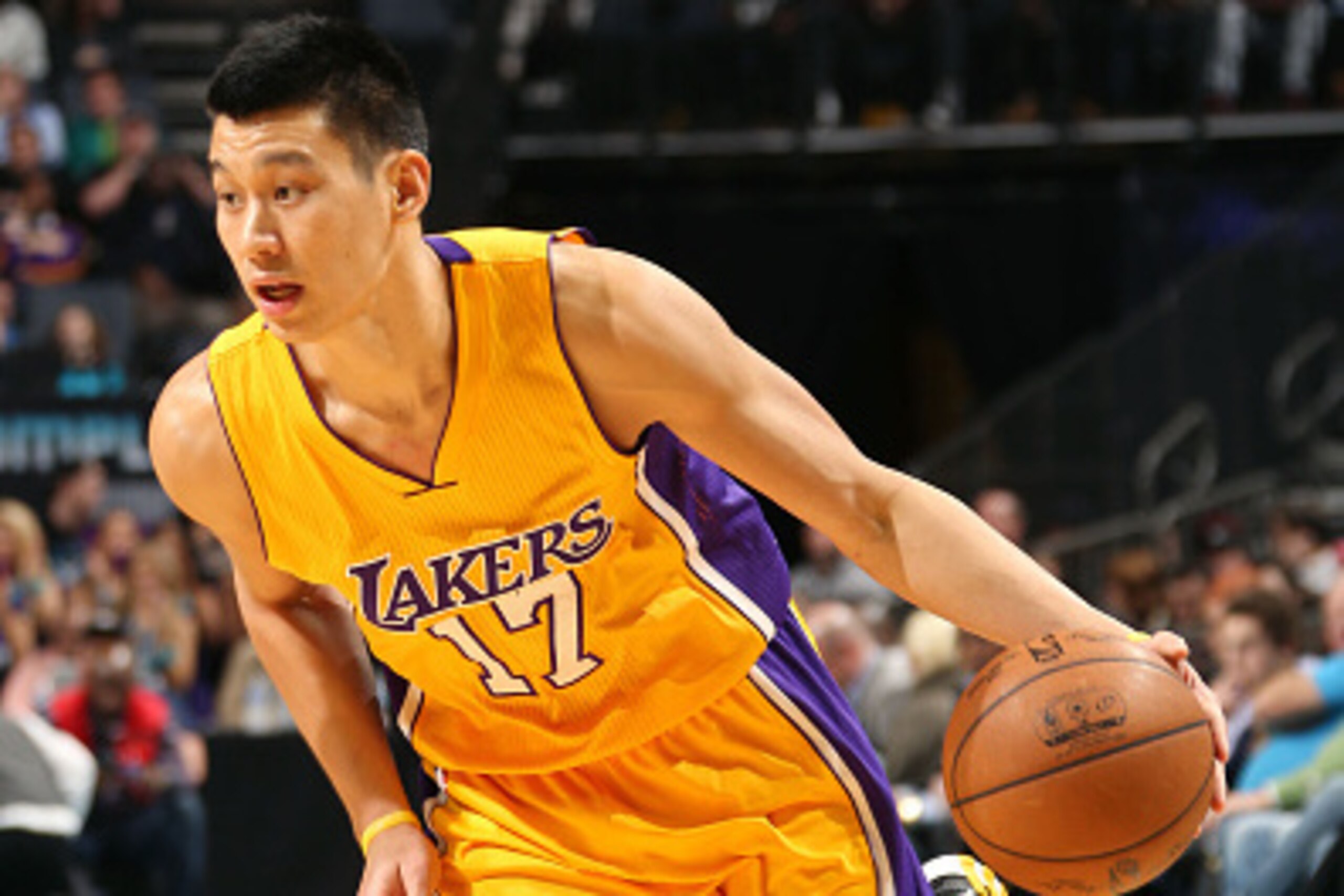 CHARLOTTE, NC - MARCH 3: Jeremy Lin #17 of the Los Angeles Lakers drives to the basket against the Charlotte Hornets during the game at the Time Warner Cable Arena on March 3, 2015 in Charlotte, North Carolina. NOTE TO USER: User expressly acknowledges an