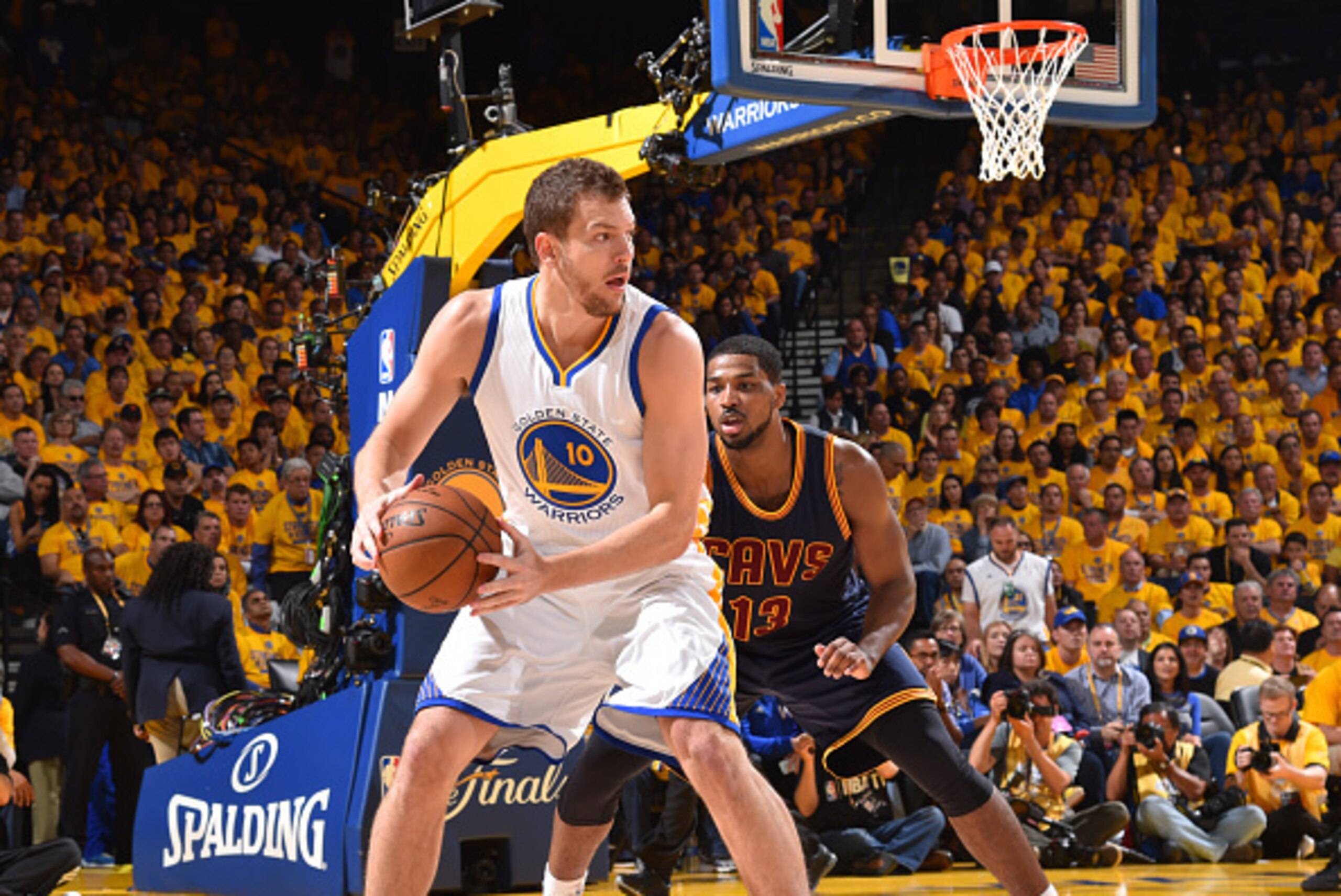 OAKLAND,CA - JUNE 14:  David Lee #10 of the Golden State Warriors looks to pass the ball against the Cleveland Cavaliers at the Oracle Arena During Game one of the 2015 NBA Finals on June 14, 2015 in Oakland, California NOTE TO USER: User expressly acknow